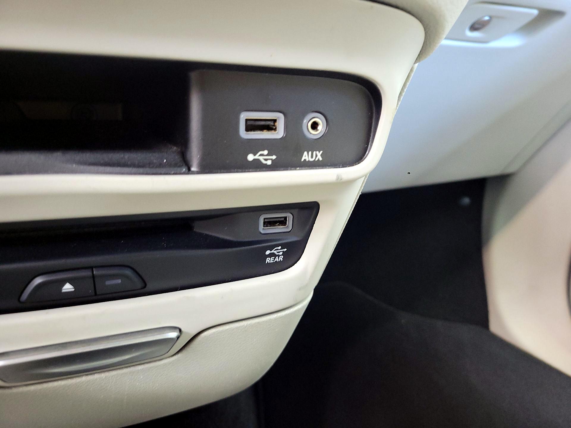 Thumbnail: 2018 Chrysler Pacifica - 19
