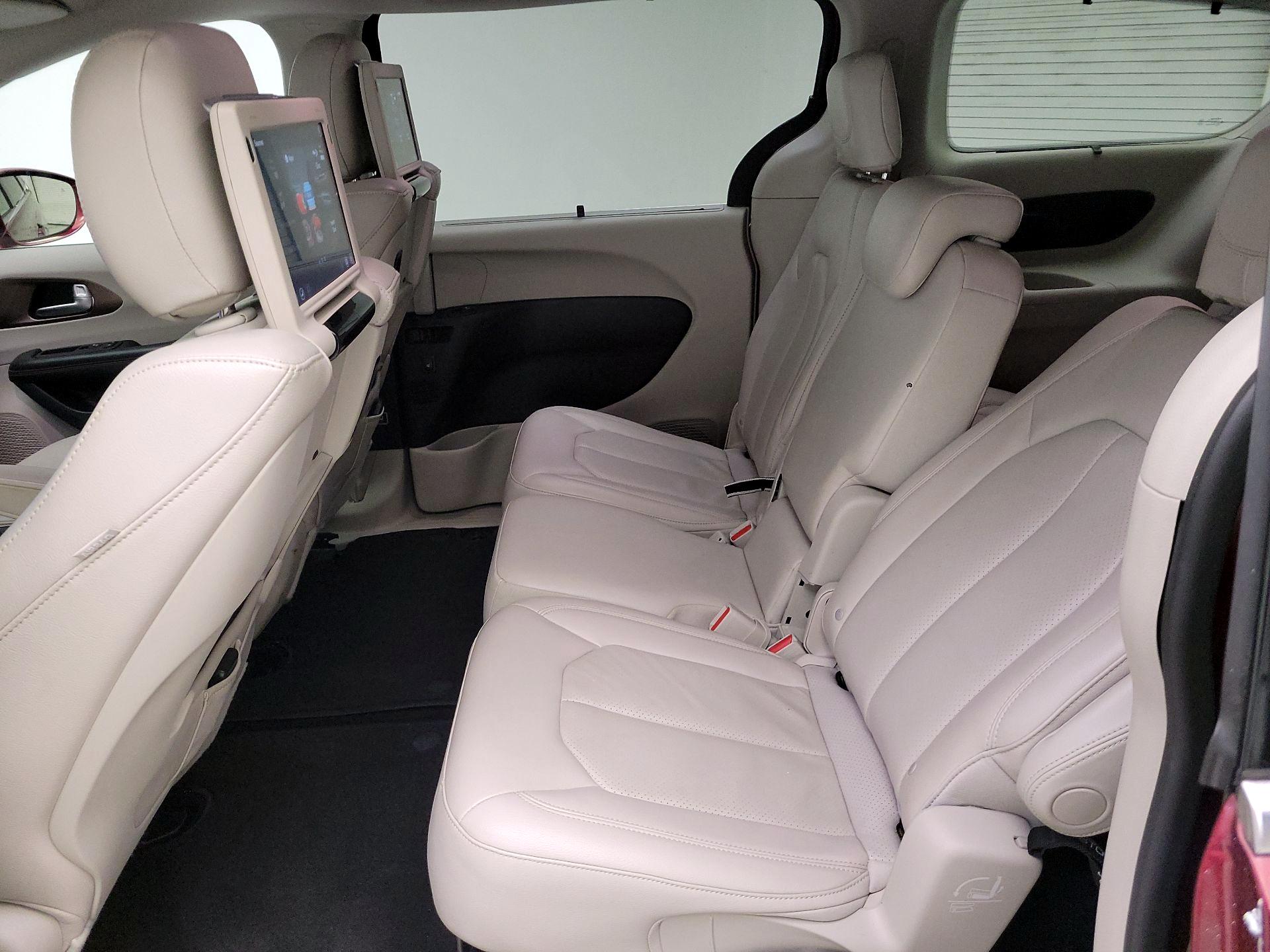 Thumbnail: 2018 Chrysler Pacifica - 20