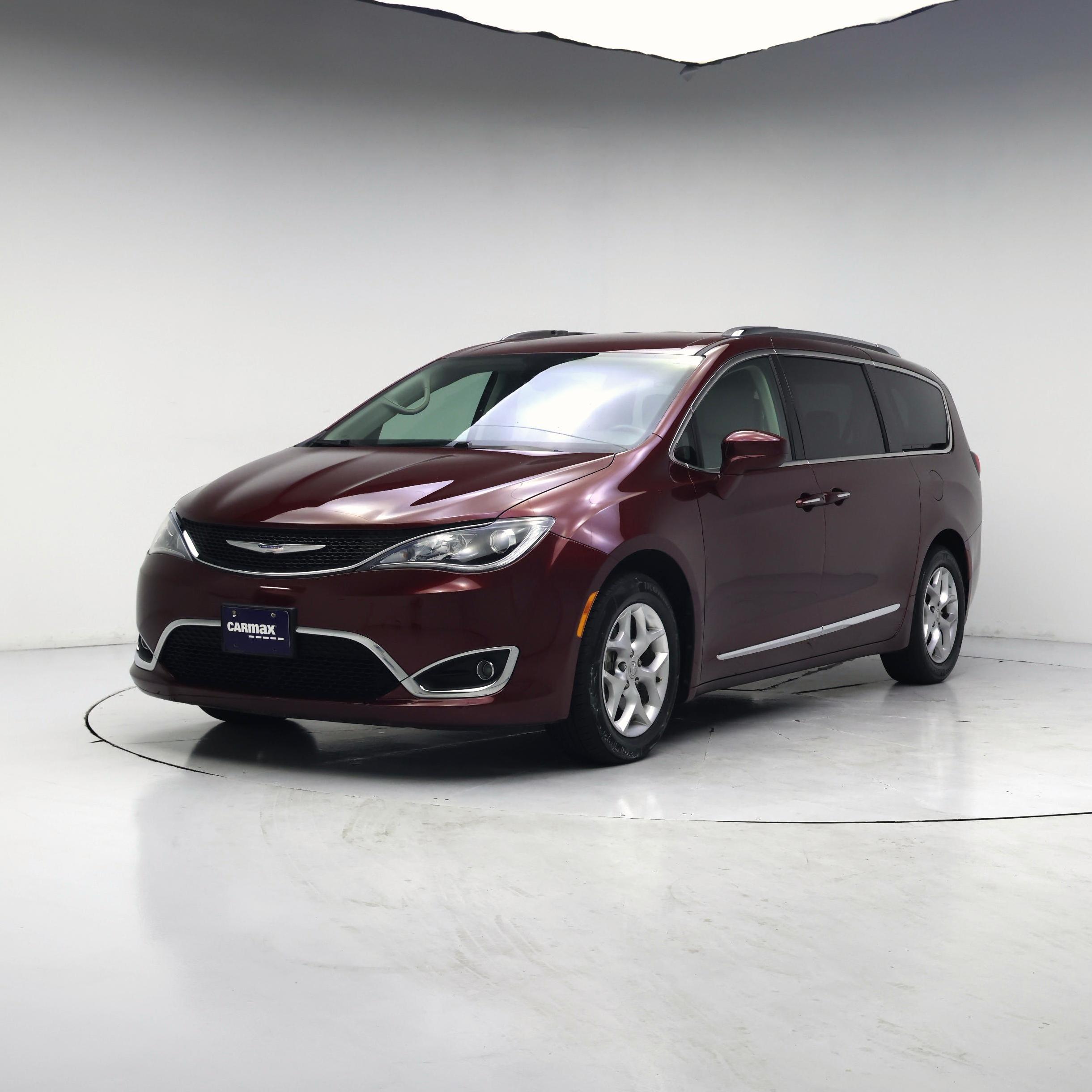 Thumbnail: 2018 Chrysler Pacifica - 4
