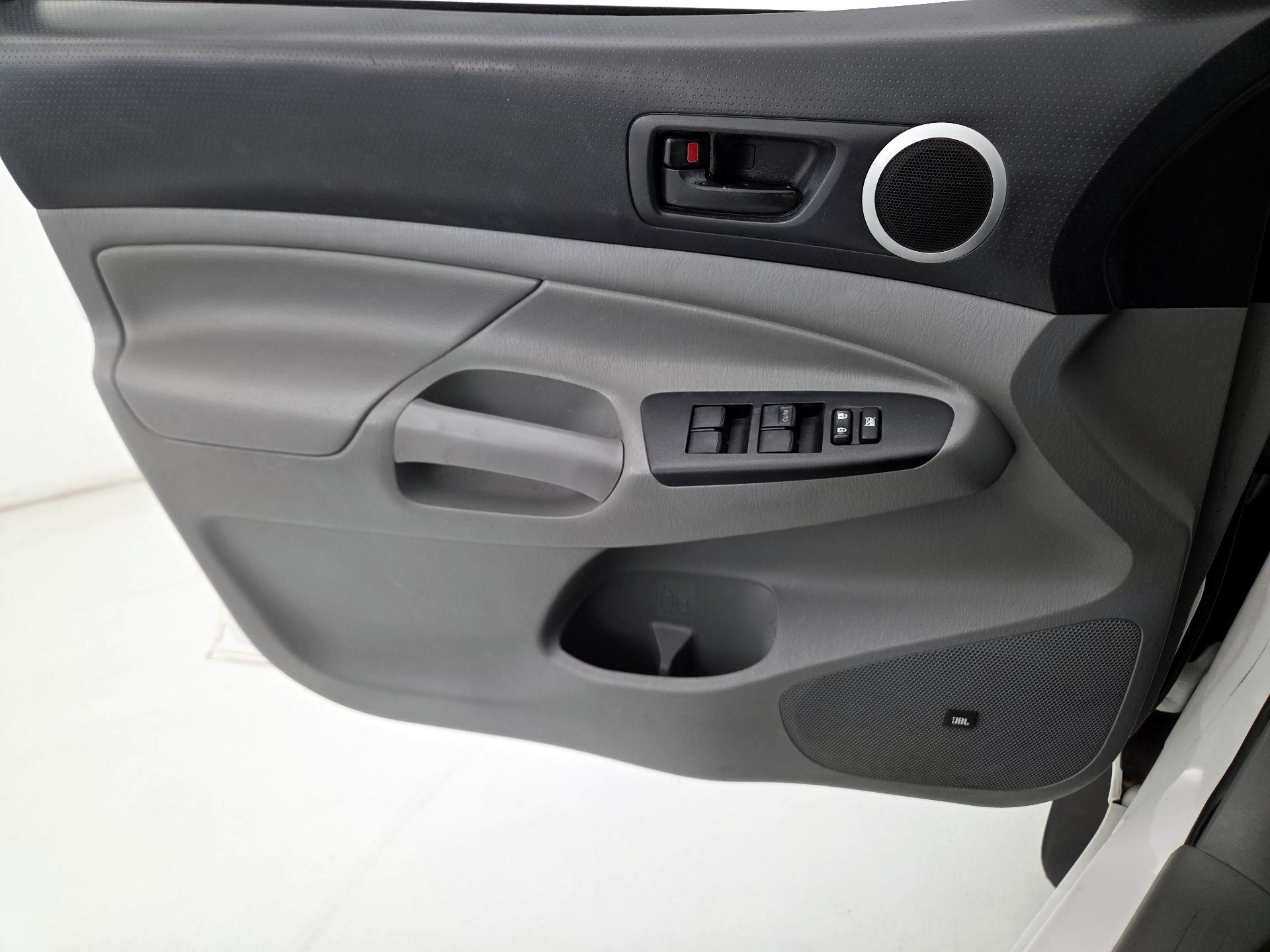 Thumbnail: 2015 Toyota Tacoma - 12