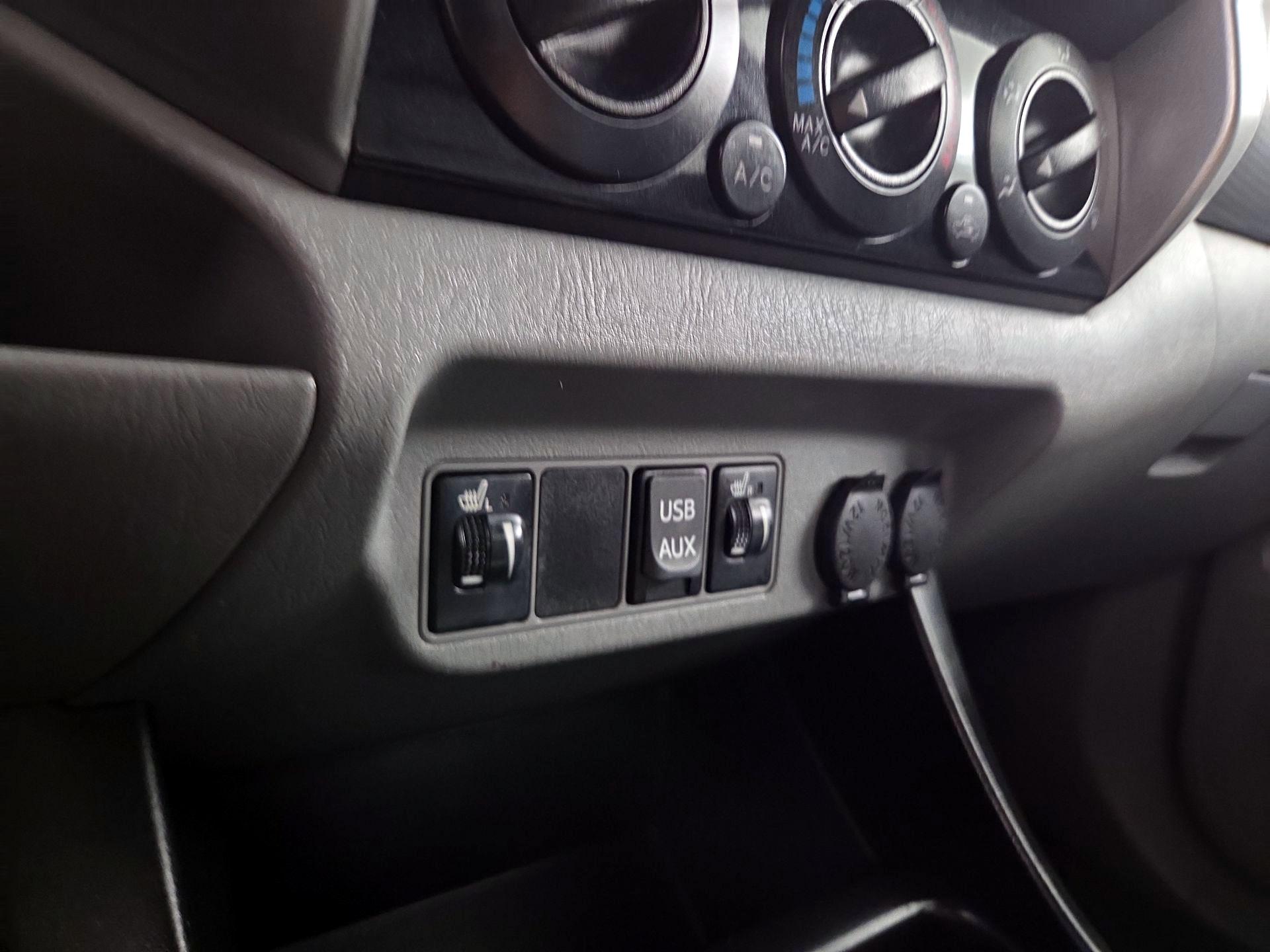Thumbnail: 2015 Toyota Tacoma - 17