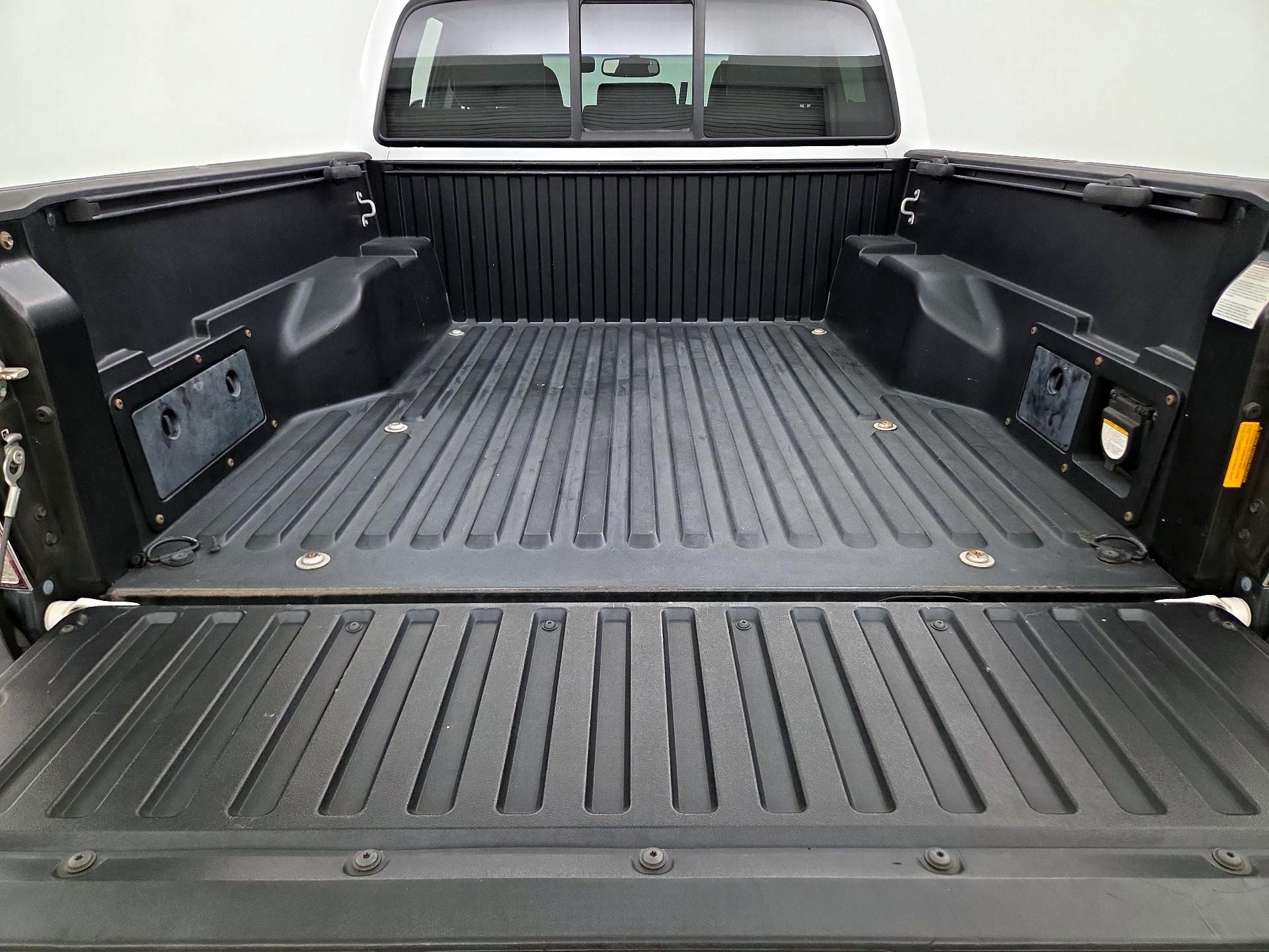 Thumbnail: 2015 Toyota Tacoma - 19
