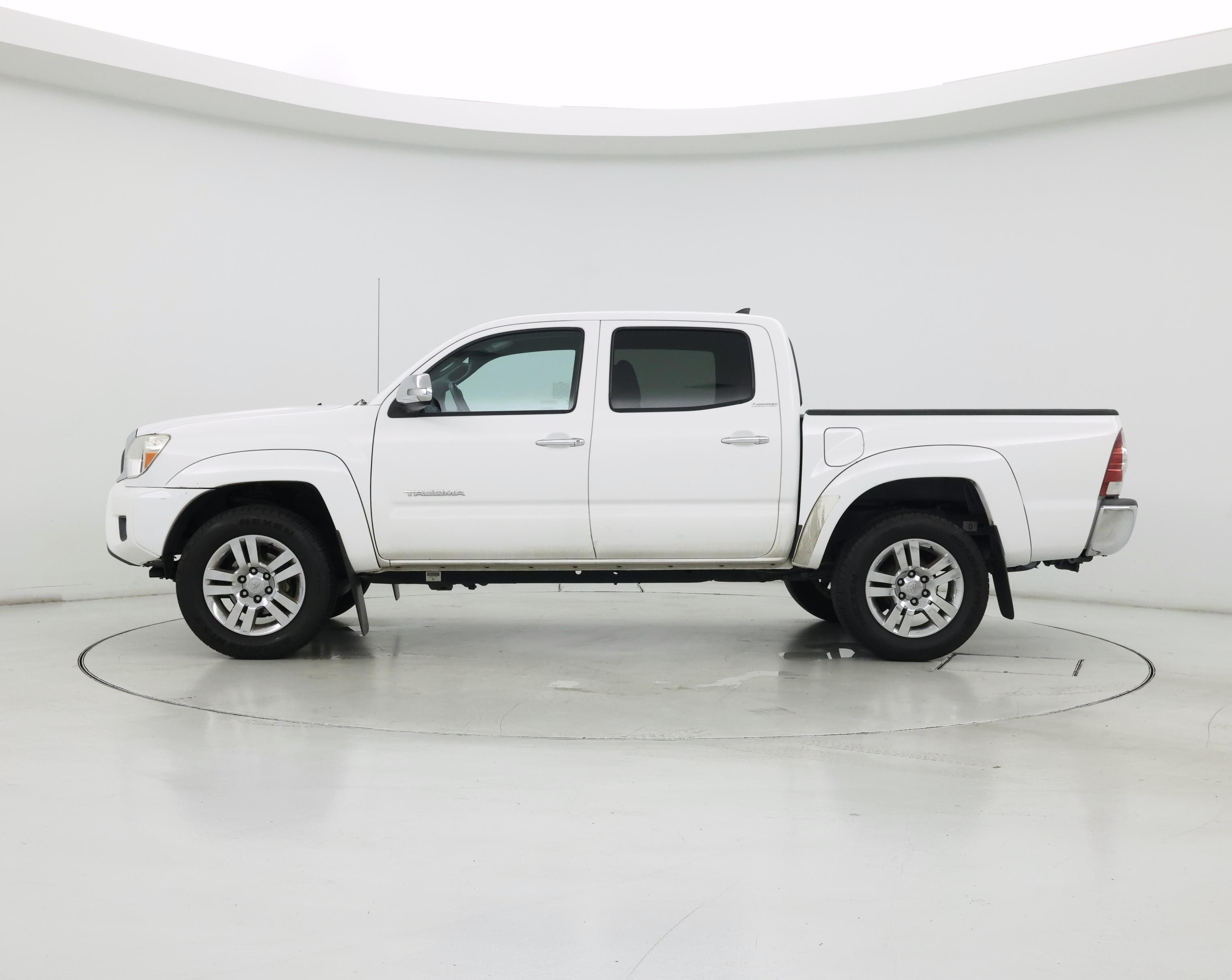 Thumbnail: 2015 Toyota Tacoma - 3