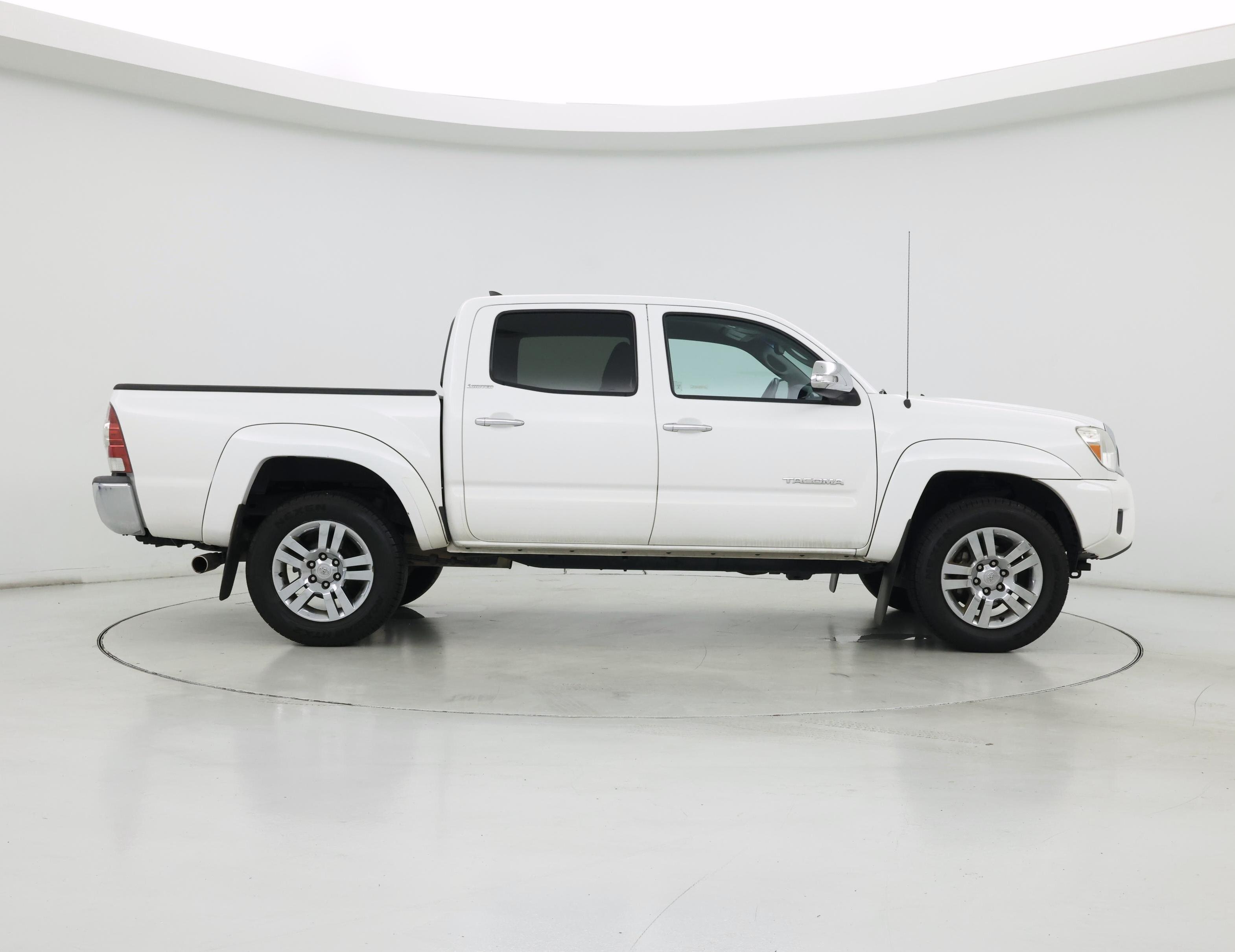 Thumbnail: 2015 Toyota Tacoma - 7
