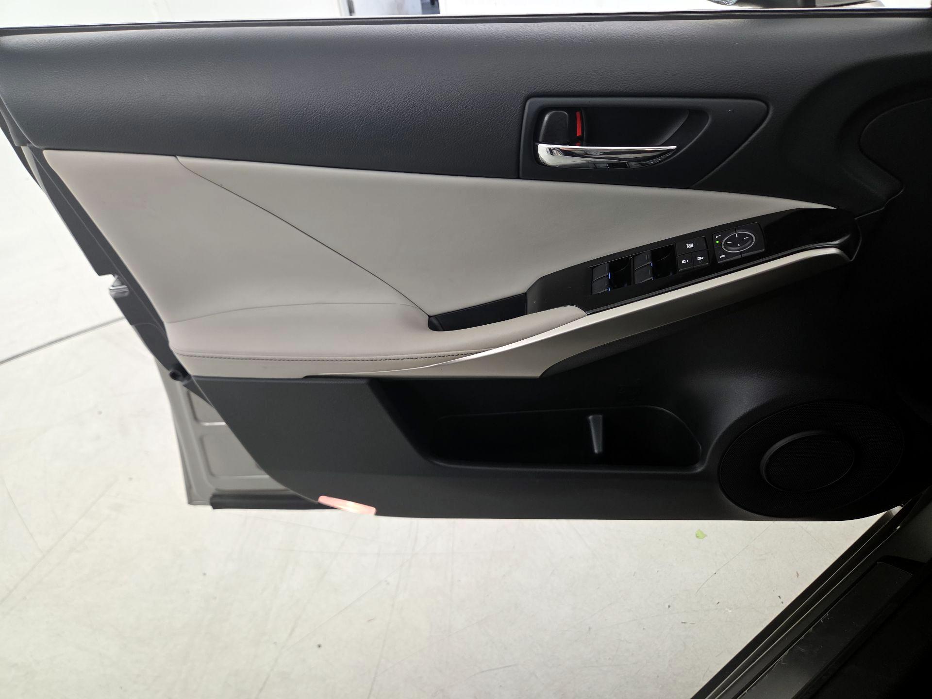 Thumbnail: 2014 Lexus IS - 12