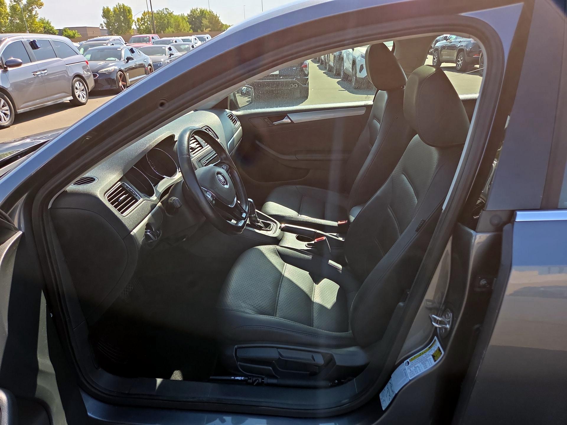 Thumbnail: 2015 Volkswagen Jetta - 9