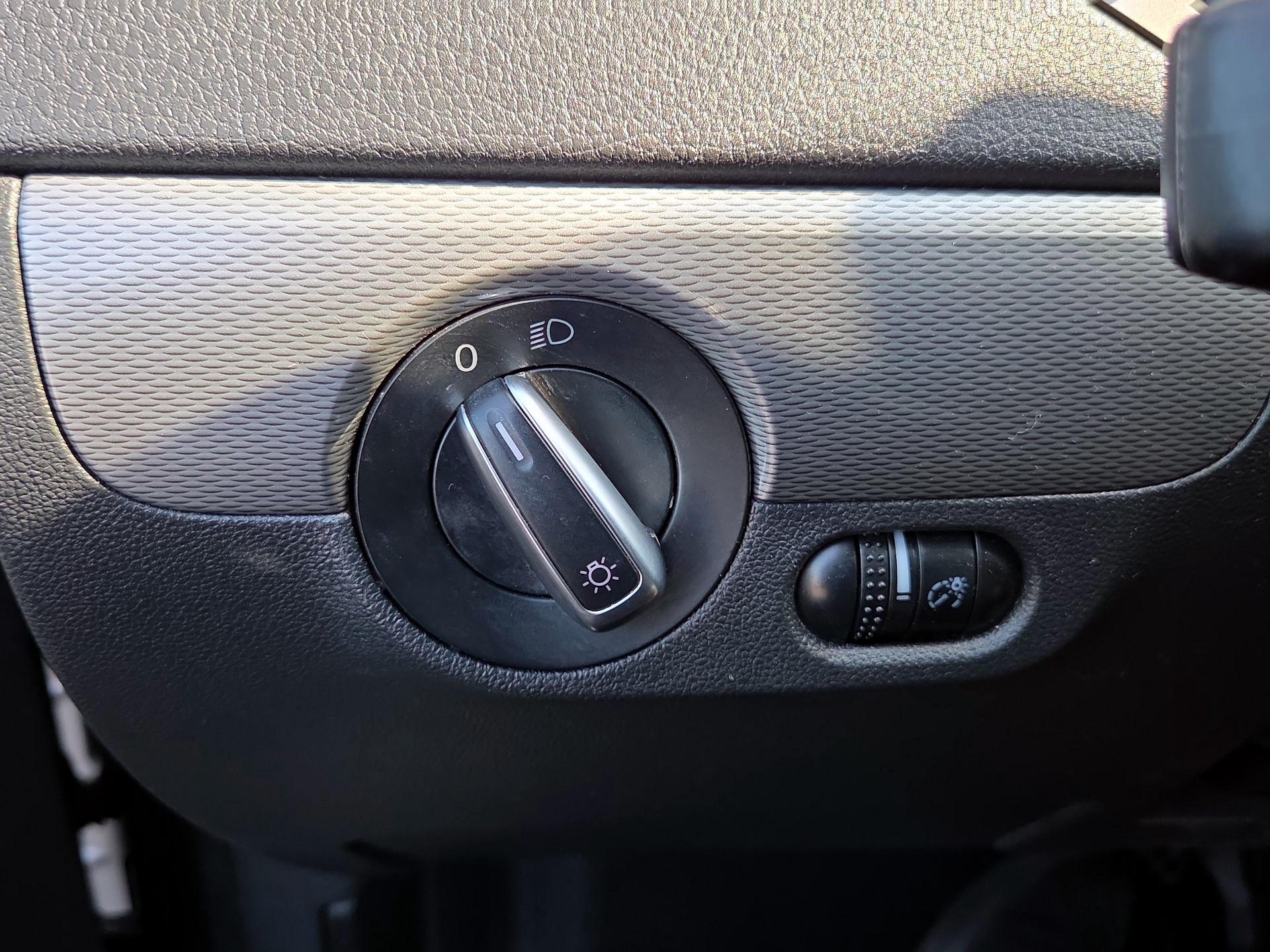 Thumbnail: 2015 Volkswagen Jetta - 11
