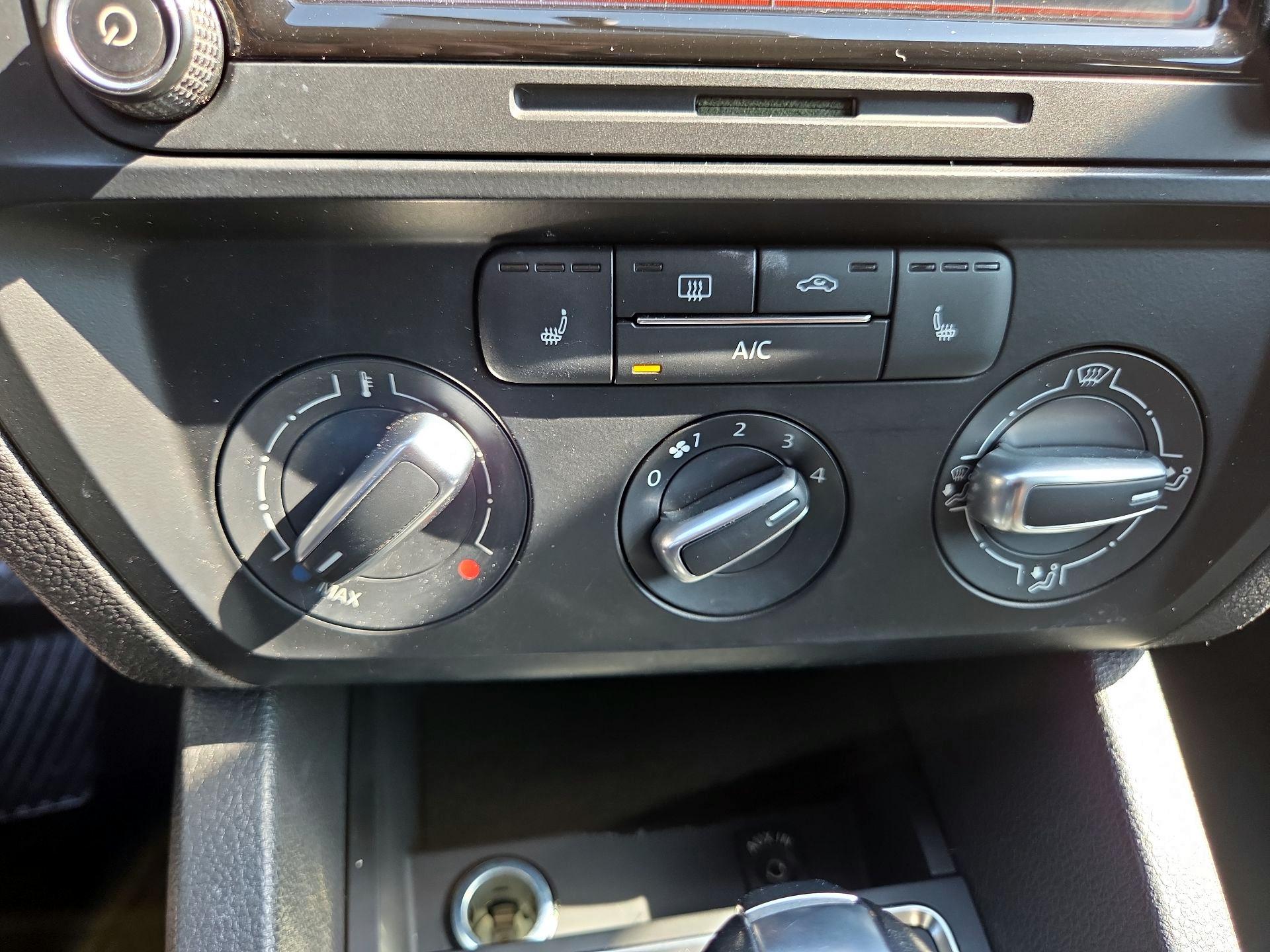 Thumbnail: 2015 Volkswagen Jetta - 14
