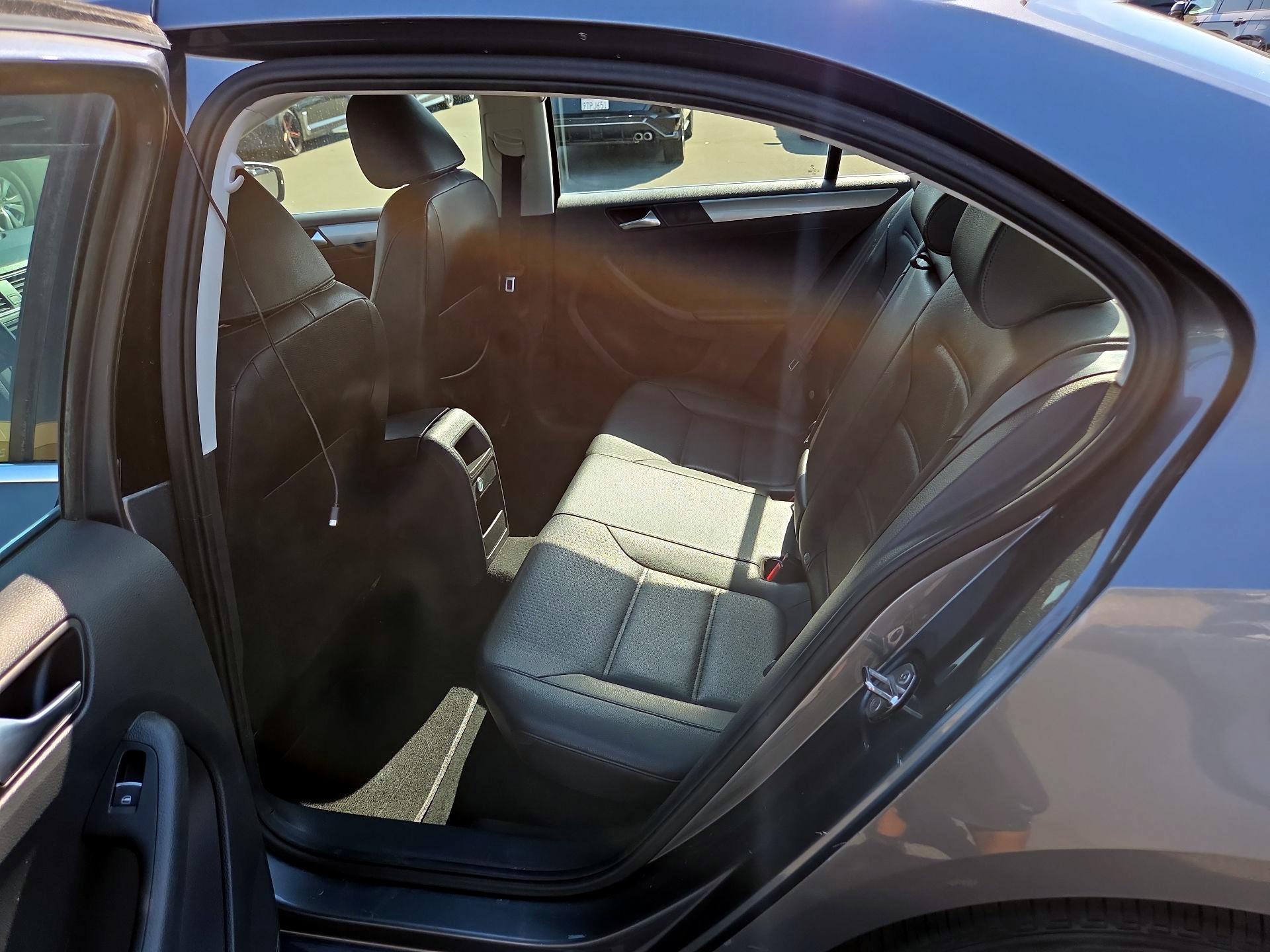 Thumbnail: 2015 Volkswagen Jetta - 18