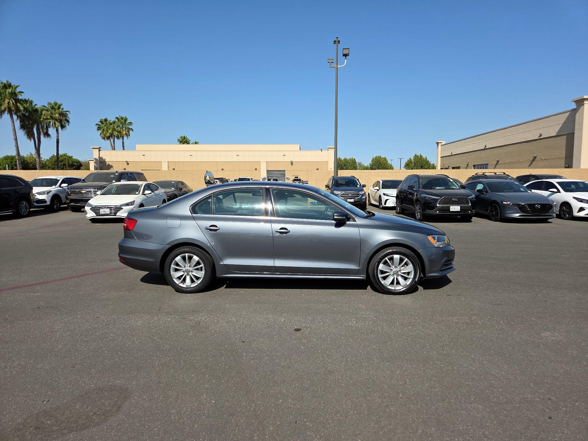 Thumbnail: 2015 Volkswagen Jetta - 4
