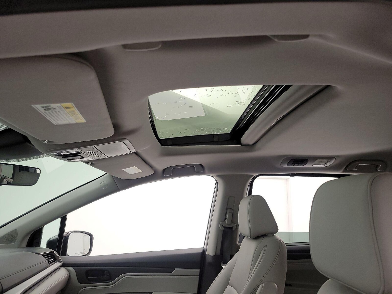 Sunroof(s) & Overhead Airbags