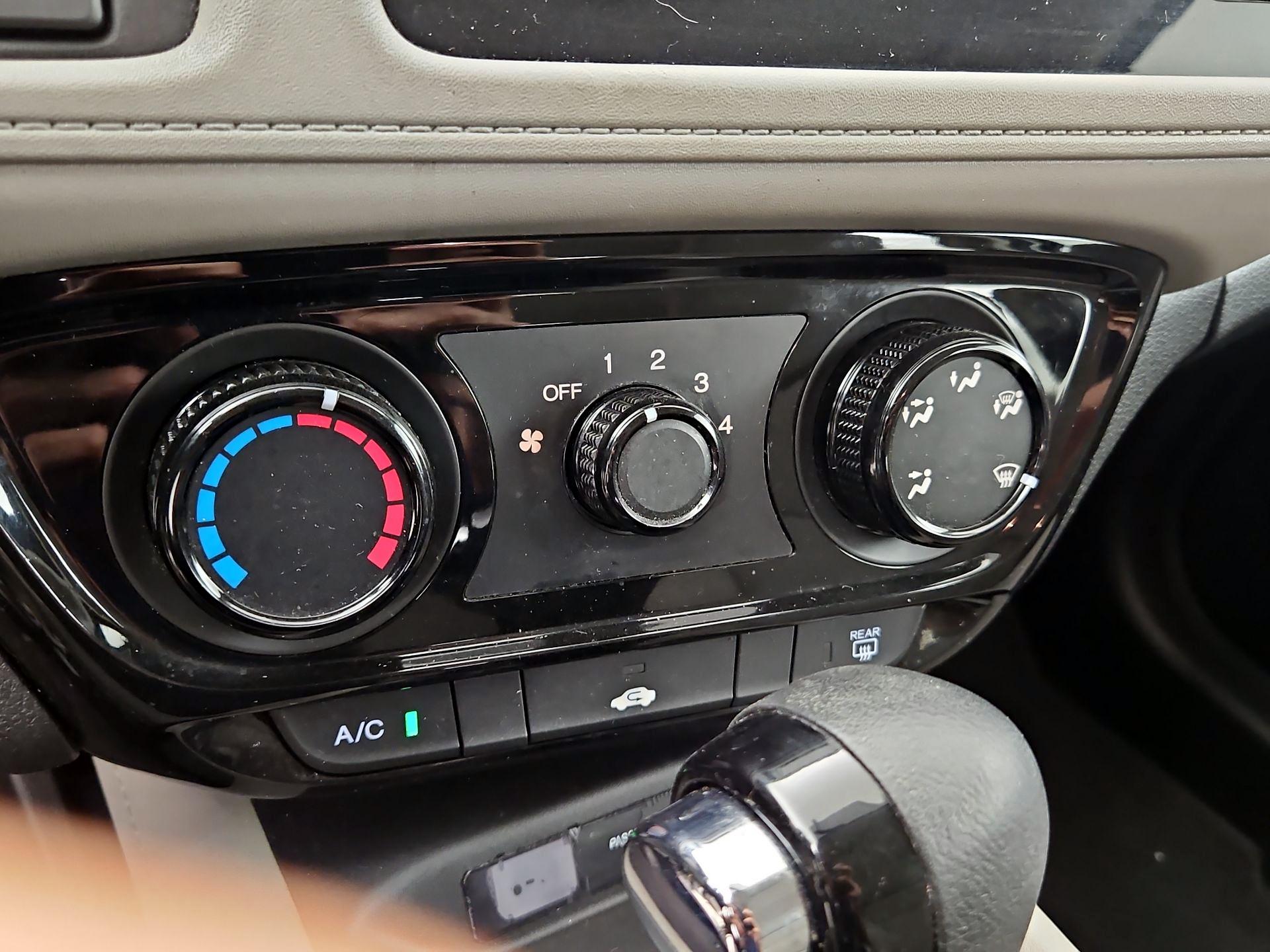 Thumbnail: 2016 Honda HR-V - 16