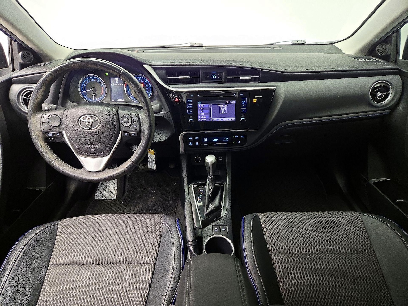 2017 Toyota Corolla SE - Photo 10