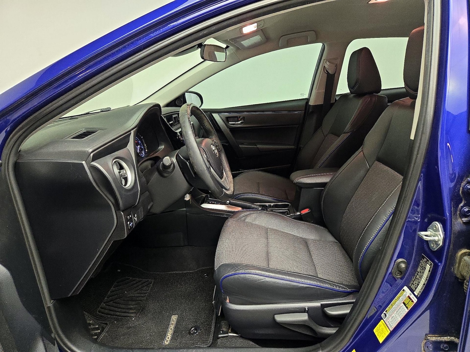 2017 Toyota Corolla SE - Photo 12