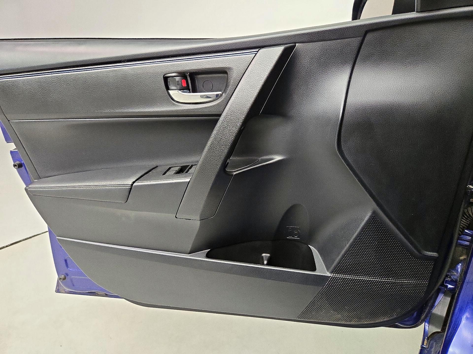 Thumbnail: 2017 Toyota Corolla - 12
