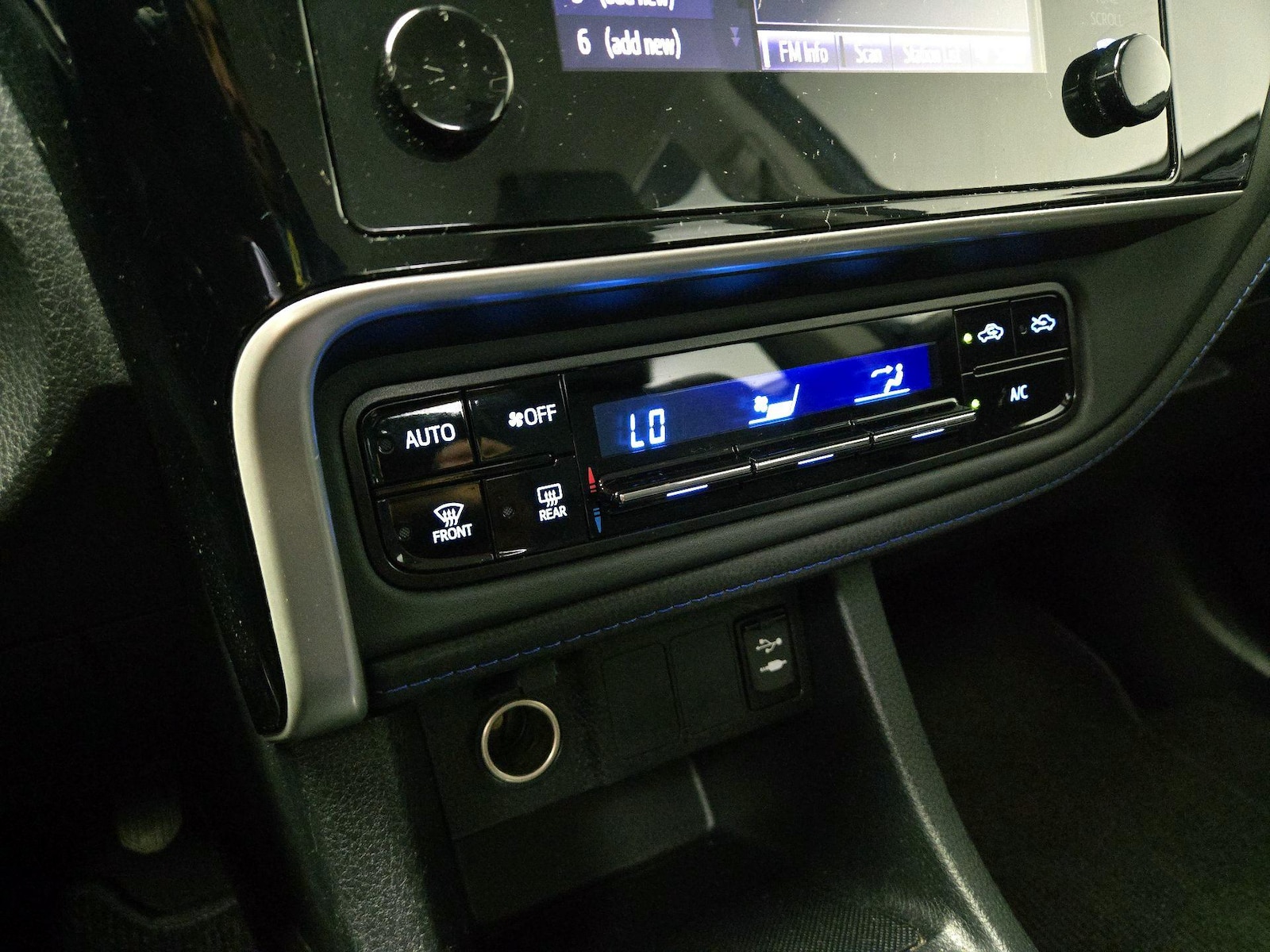 2017 Toyota Corolla SE - Photo 17