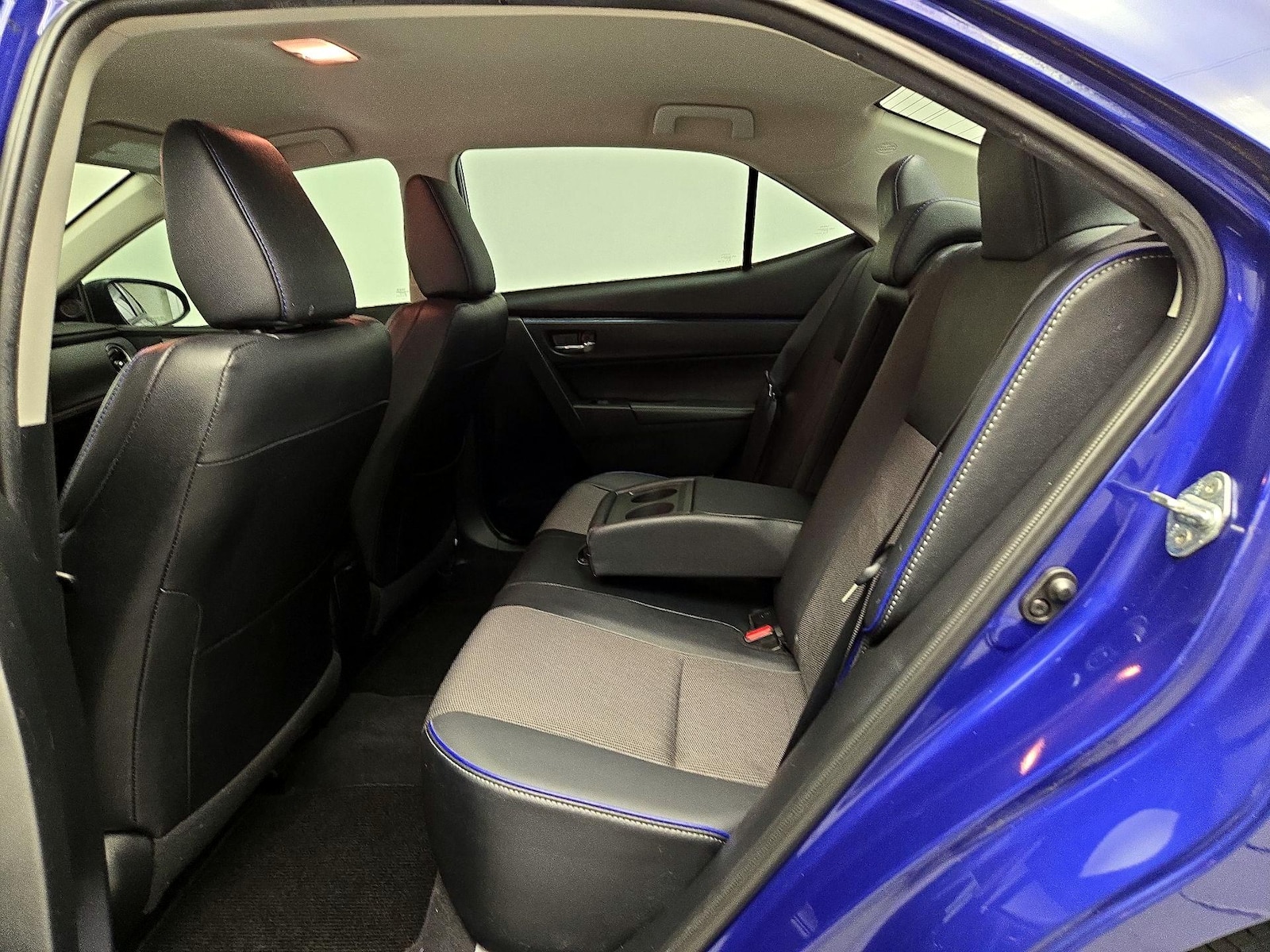 2017 Toyota Corolla SE - Photo 20