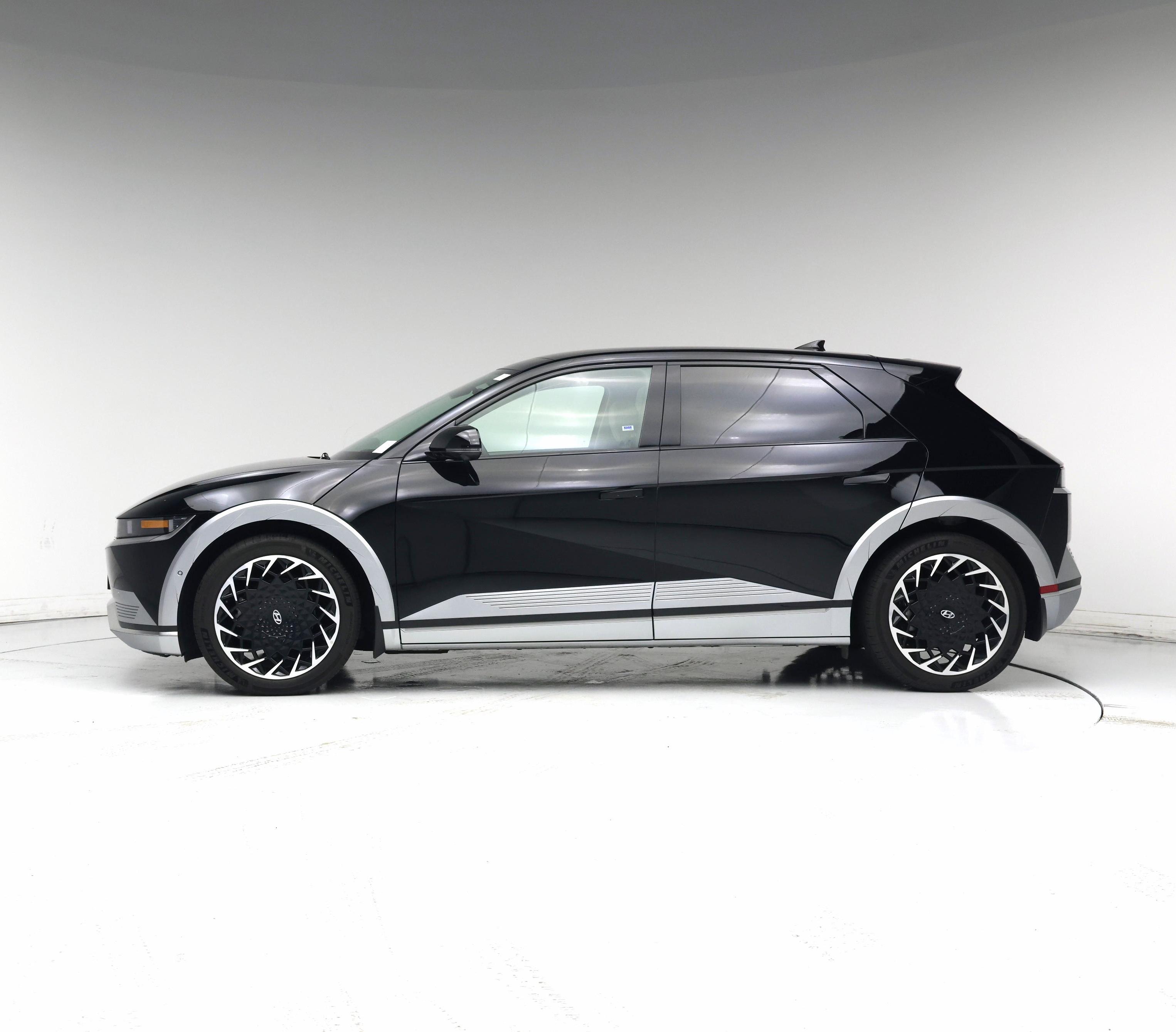 Thumbnail: 2023 Hyundai Ioniq 5 - 3
