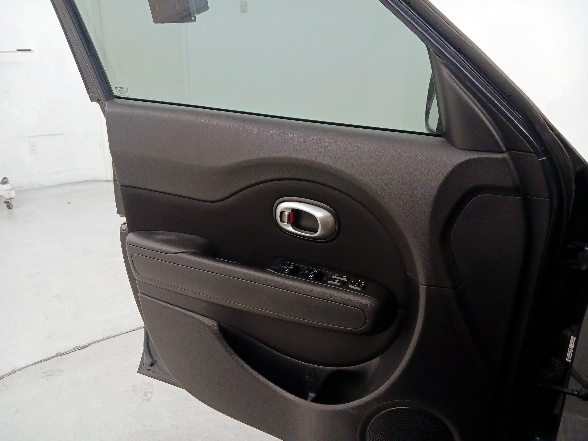 Thumbnail: 2016 Kia Soul - 12