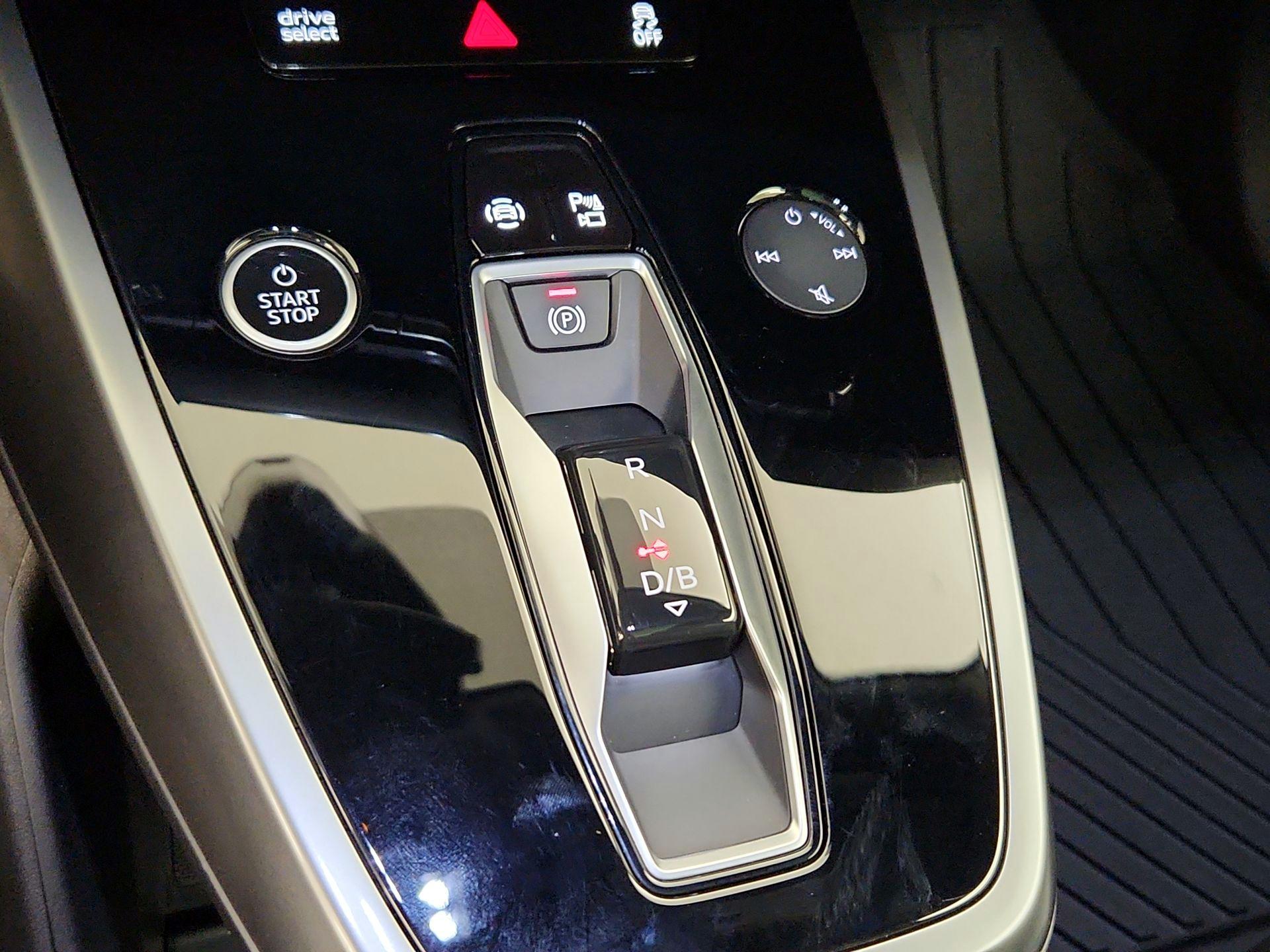Thumbnail: 2023 Audi Q4 e-tron - 18