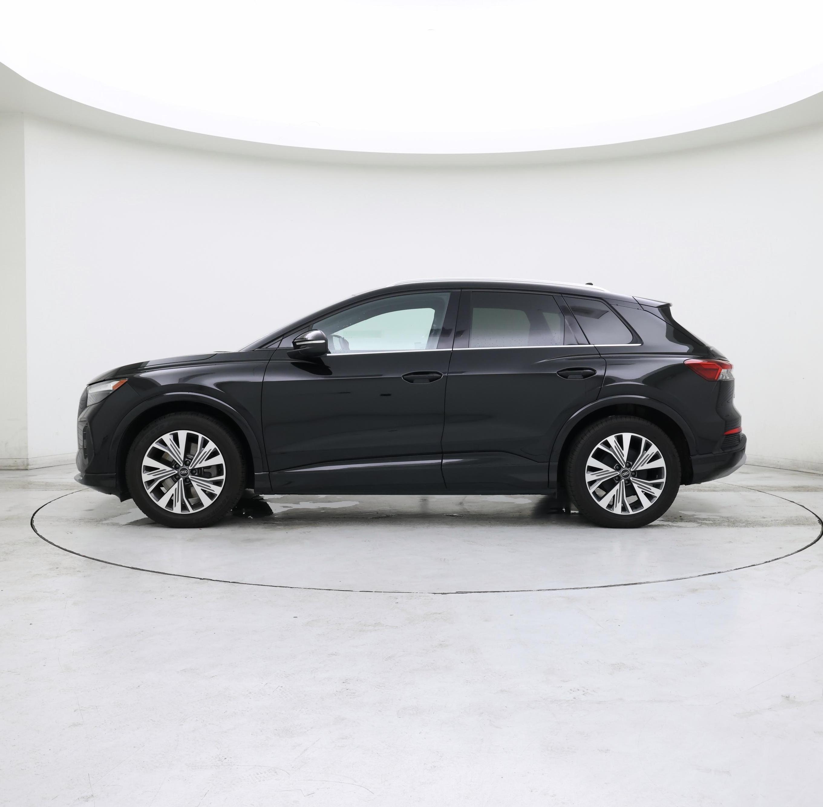 Thumbnail: 2023 Audi Q4 e-tron - 3