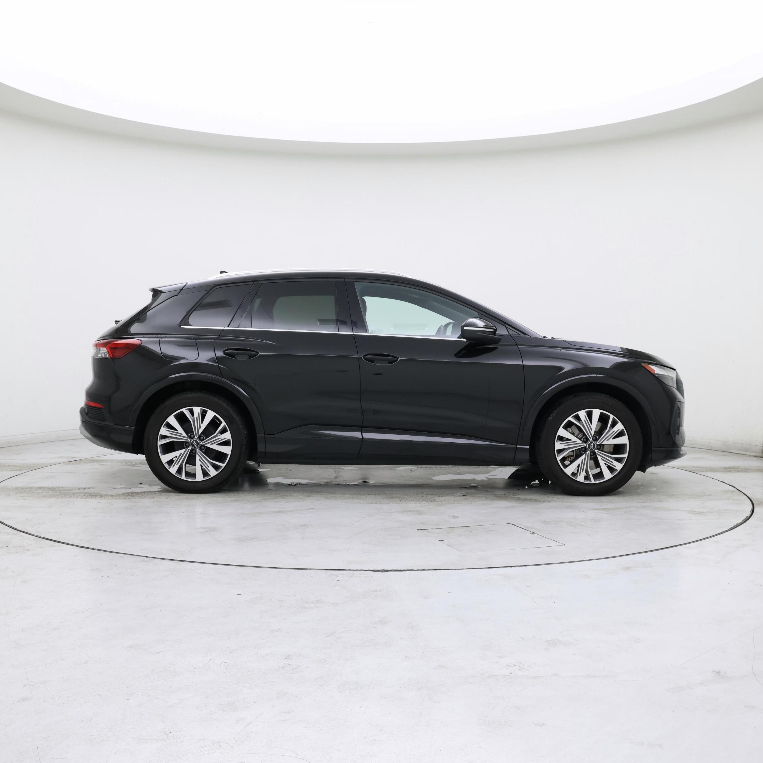 Thumbnail: 2023 Audi Q4 e-tron - 7