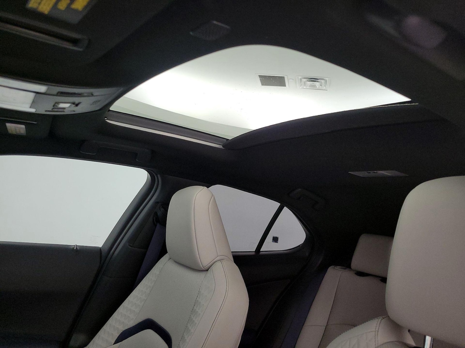 Sunroof(s) & Overhead Airbags