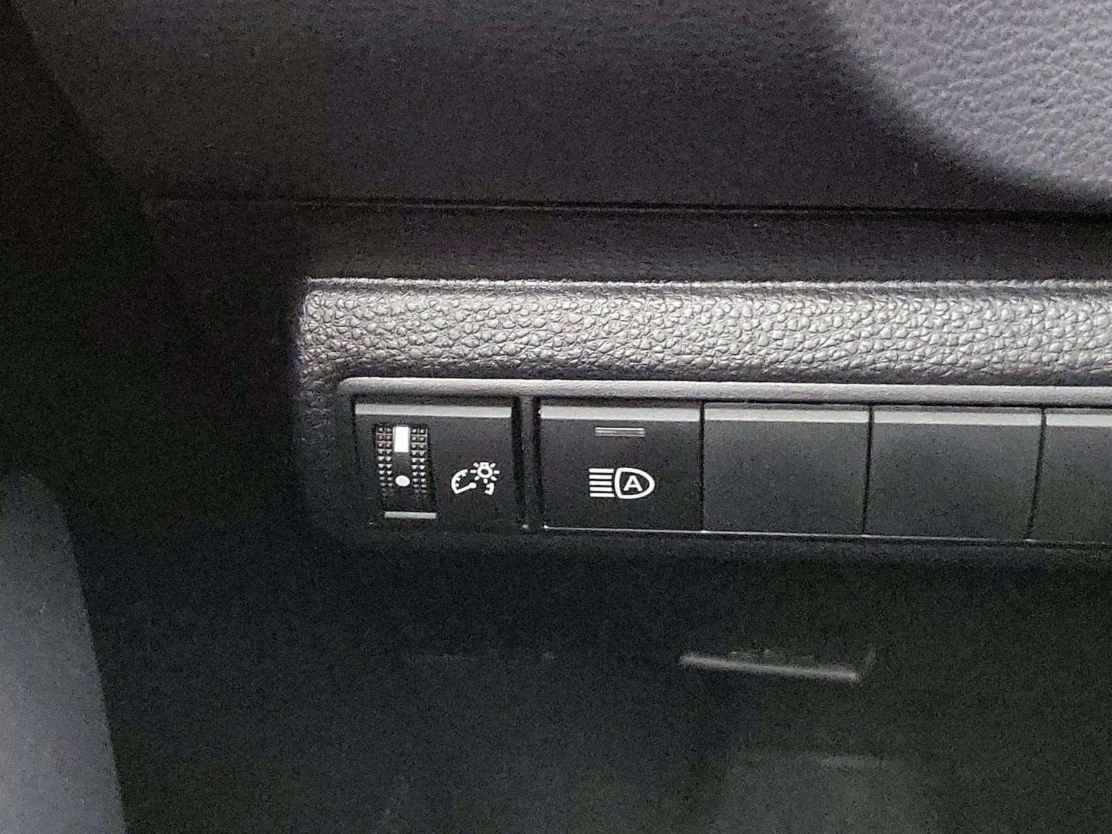 2026 Toyota Corolla SE - Photo 12