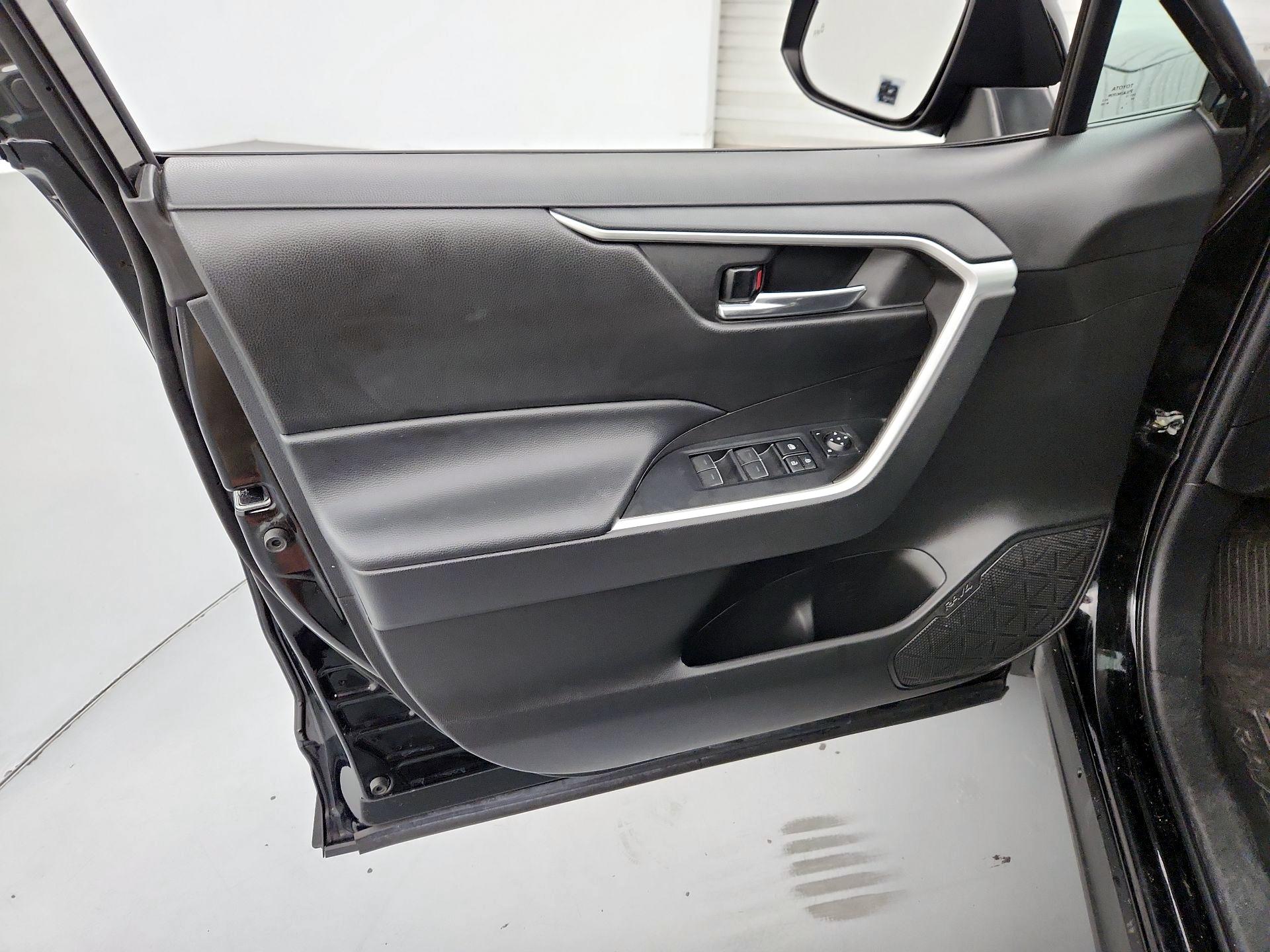 Thumbnail: 2022 Toyota RAV4 - 12