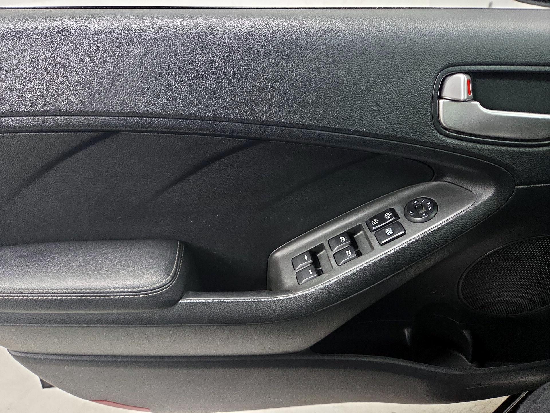 Thumbnail: 2017 Kia Forte - 12