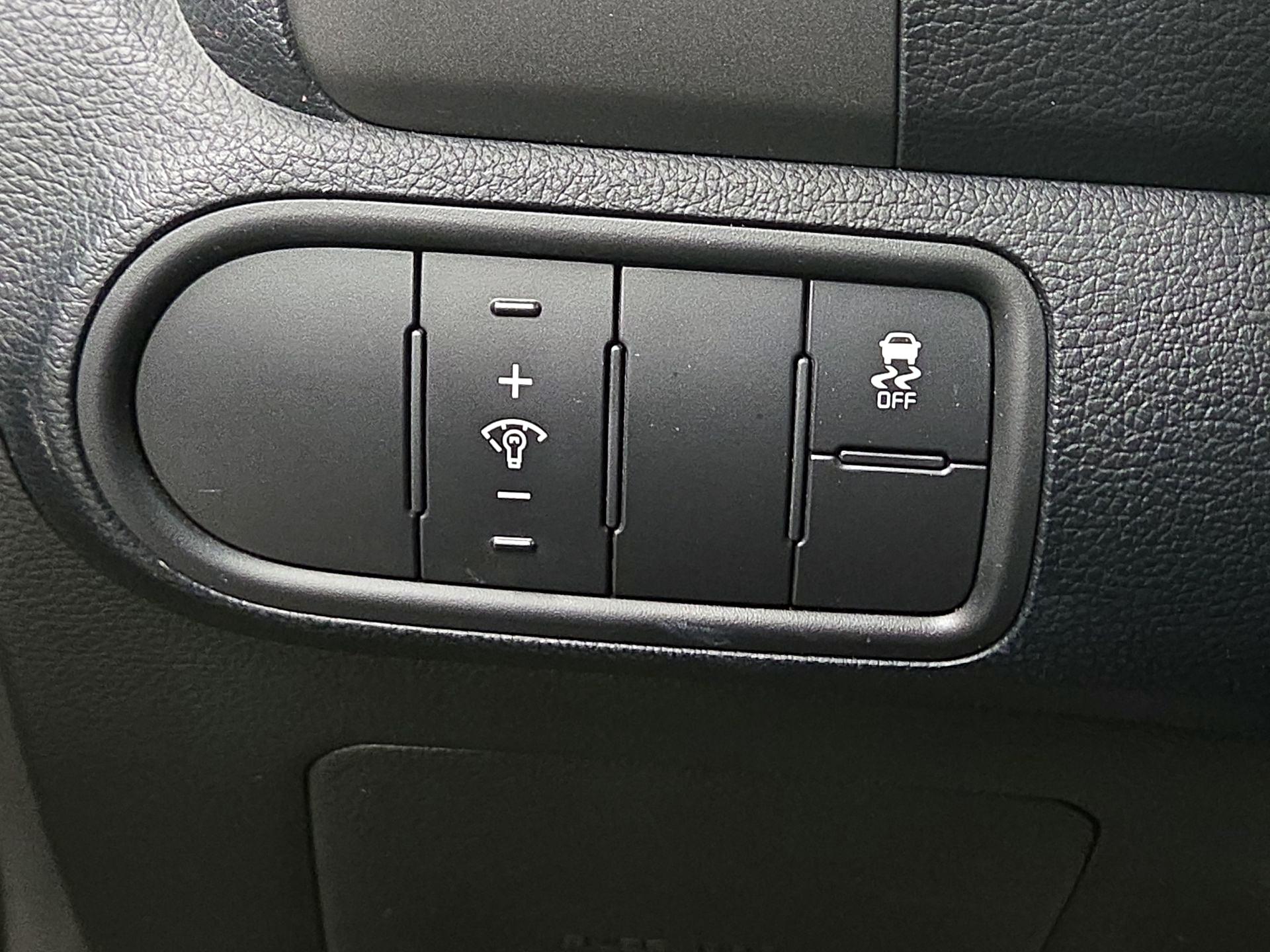 Thumbnail: 2017 Kia Forte - 13