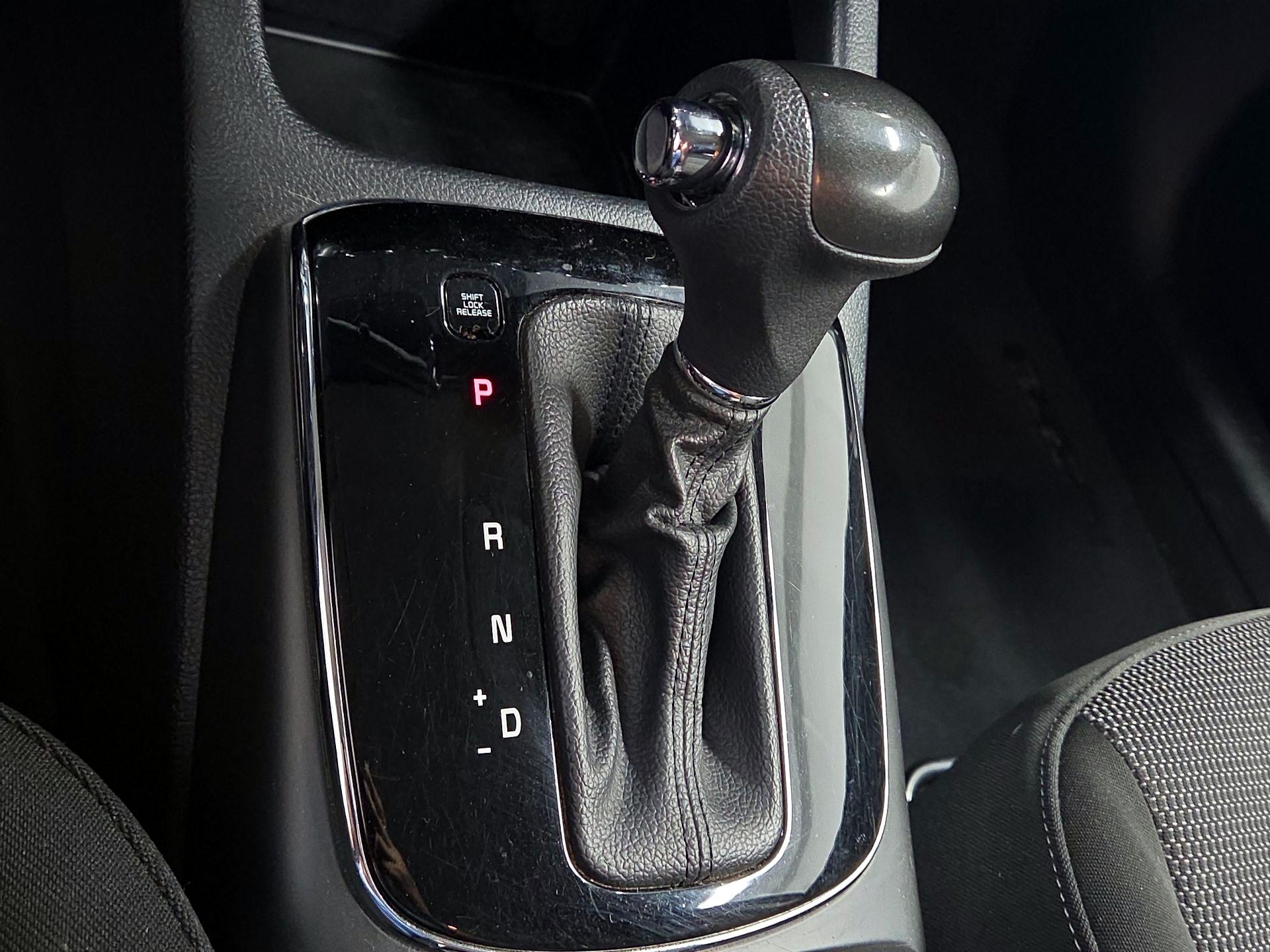 Thumbnail: 2017 Kia Forte - 16