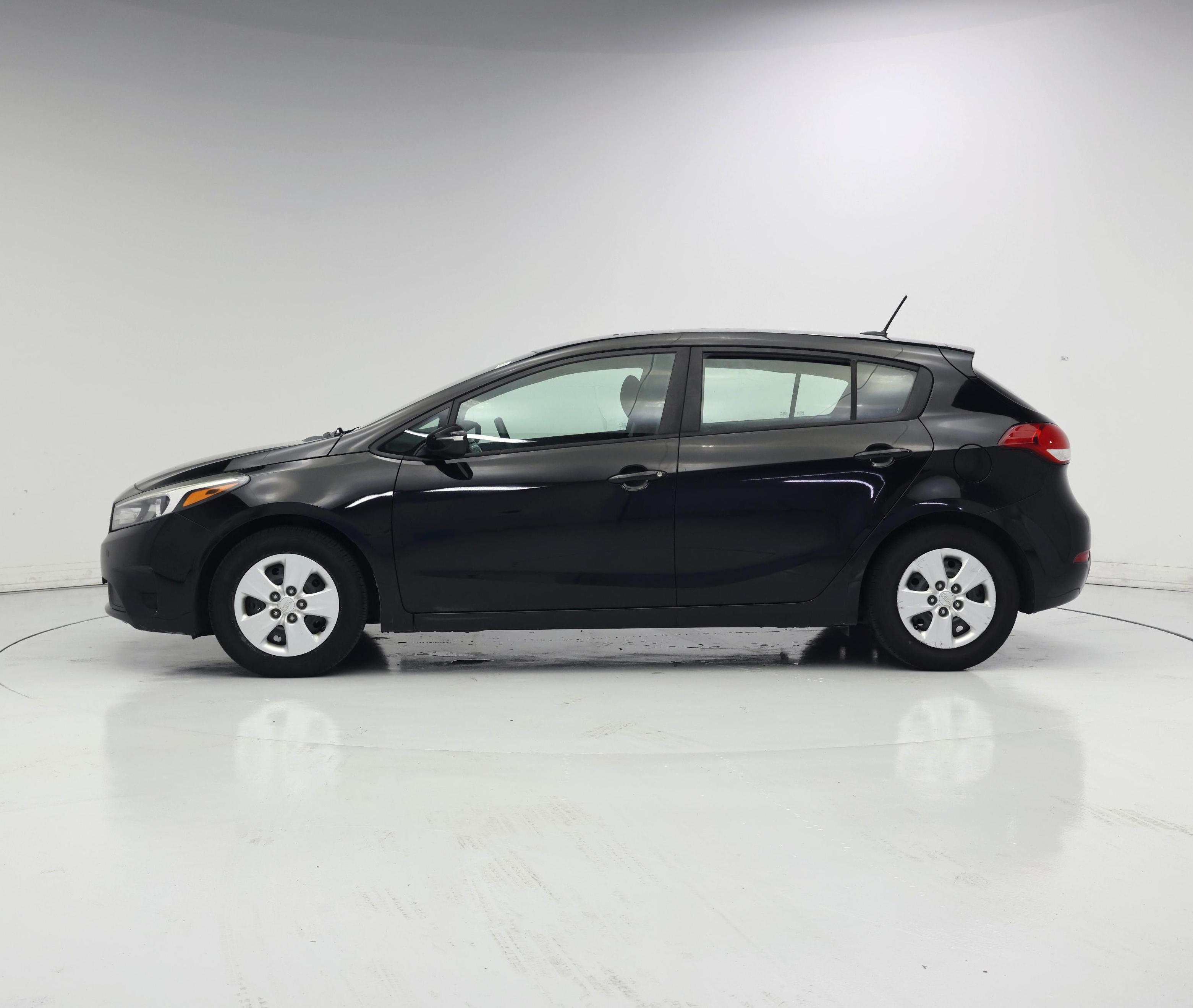 Thumbnail: 2017 Kia Forte - 3