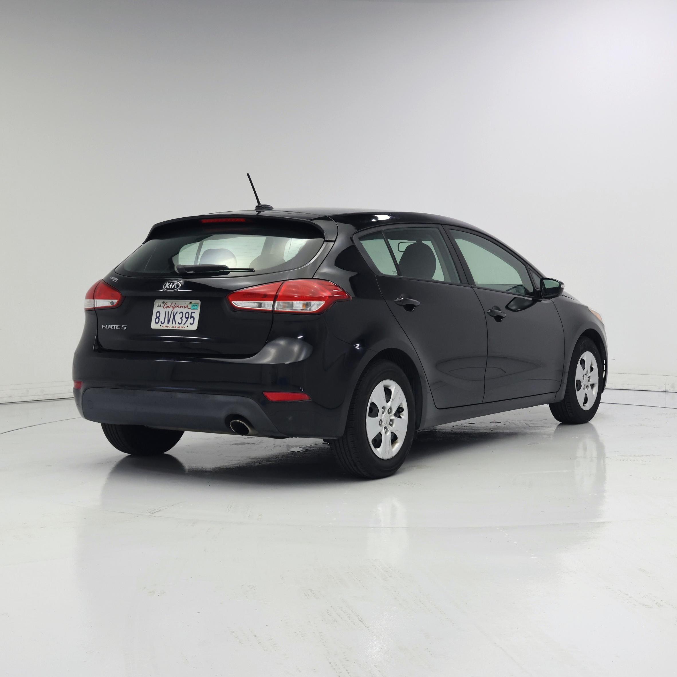 Thumbnail: 2017 Kia Forte - 8