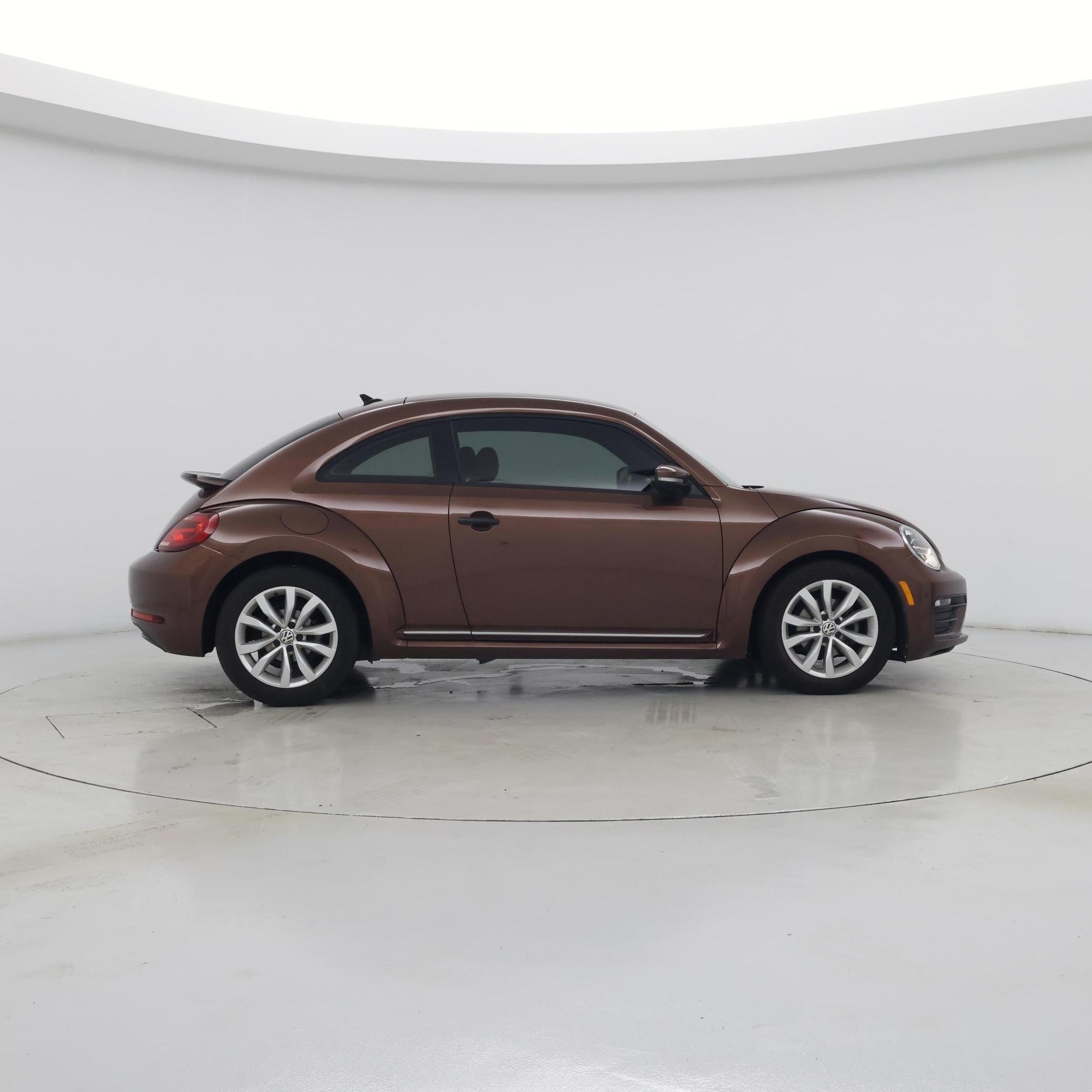 Thumbnail: 2017 Volkswagen Beetle - 7