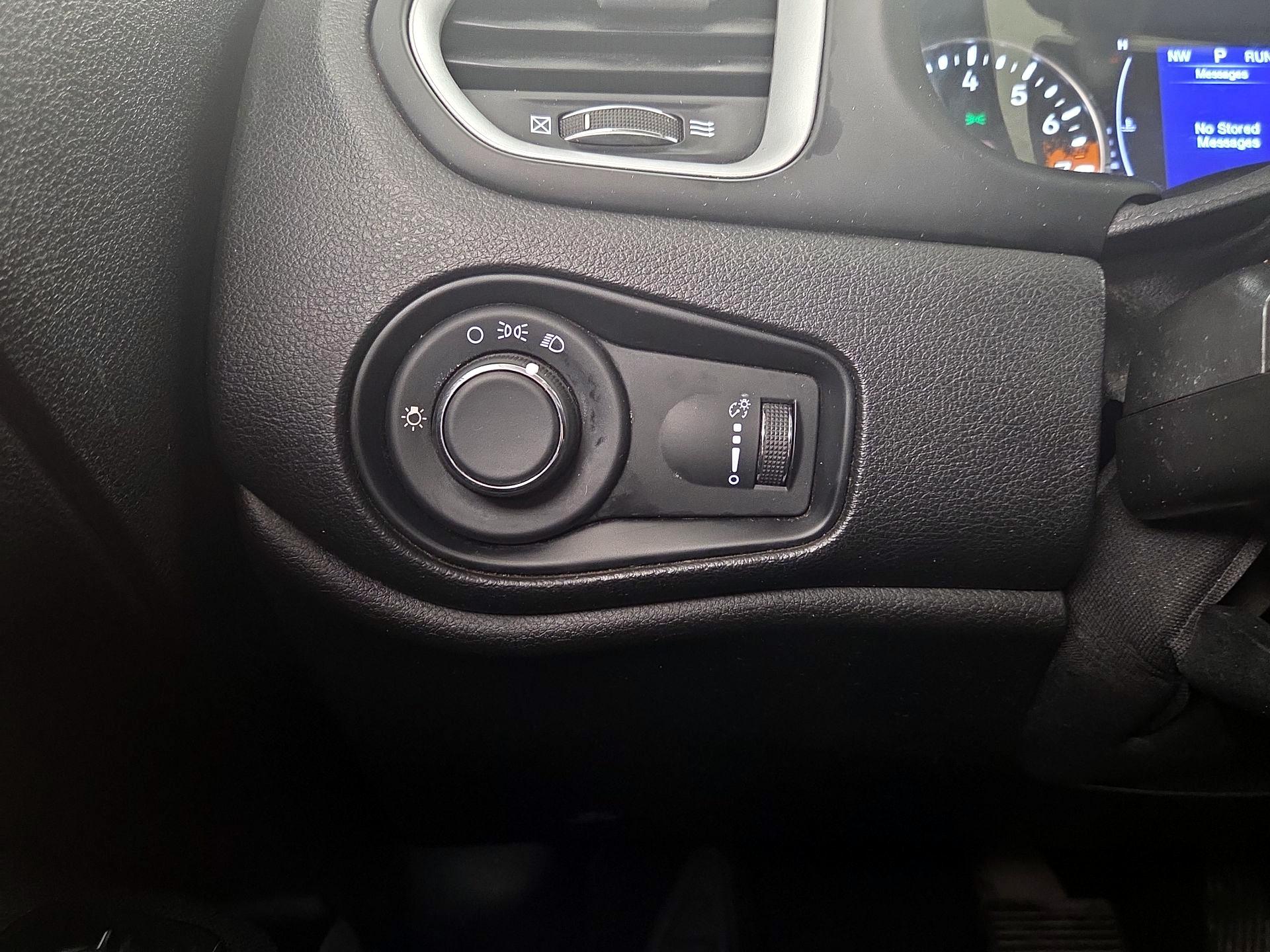 Thumbnail: 2018 Jeep Renegade - 13