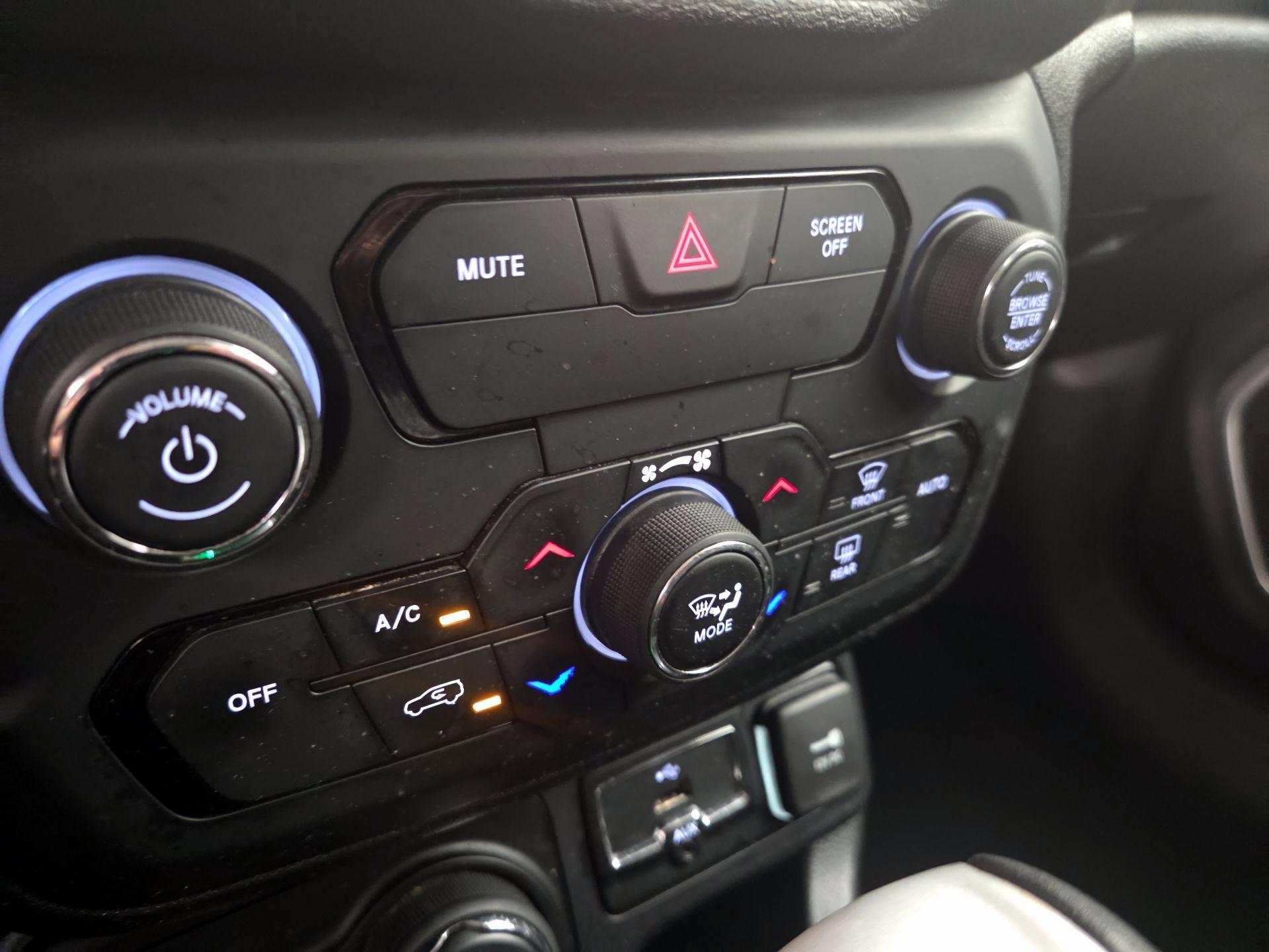 Thumbnail: 2018 Jeep Renegade - 16
