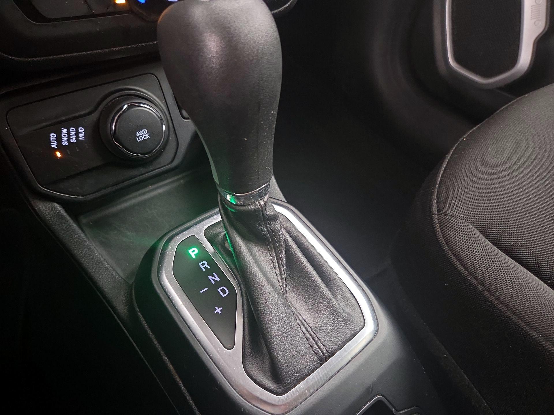 Thumbnail: 2018 Jeep Renegade - 17