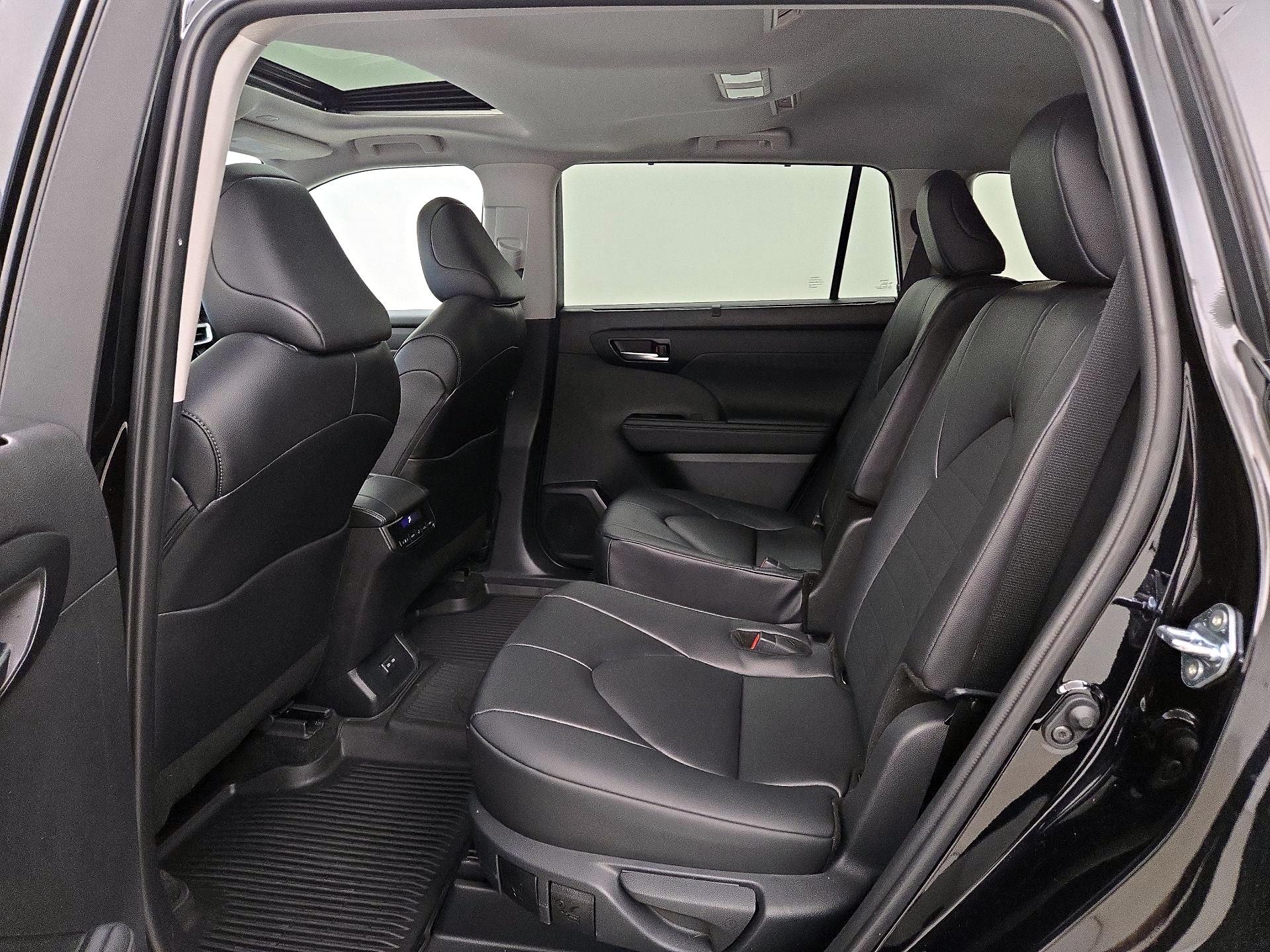 Thumbnail: 2026 Toyota Highlander - 20
