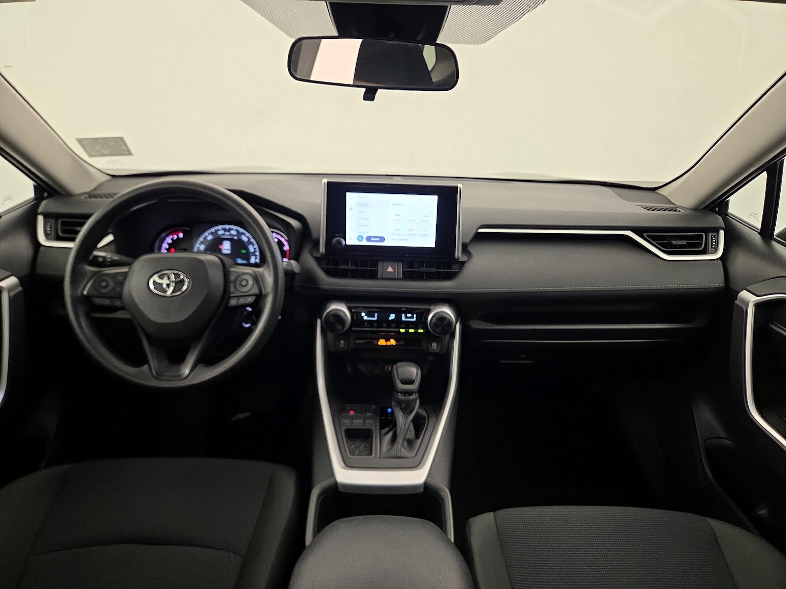 2024 Toyota RAV4 LE - Photo 10