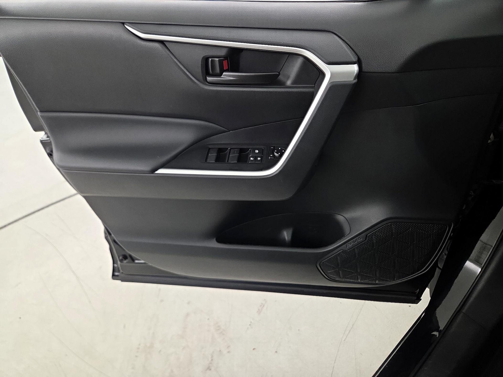 2024 Toyota RAV4 LE - Photo 13