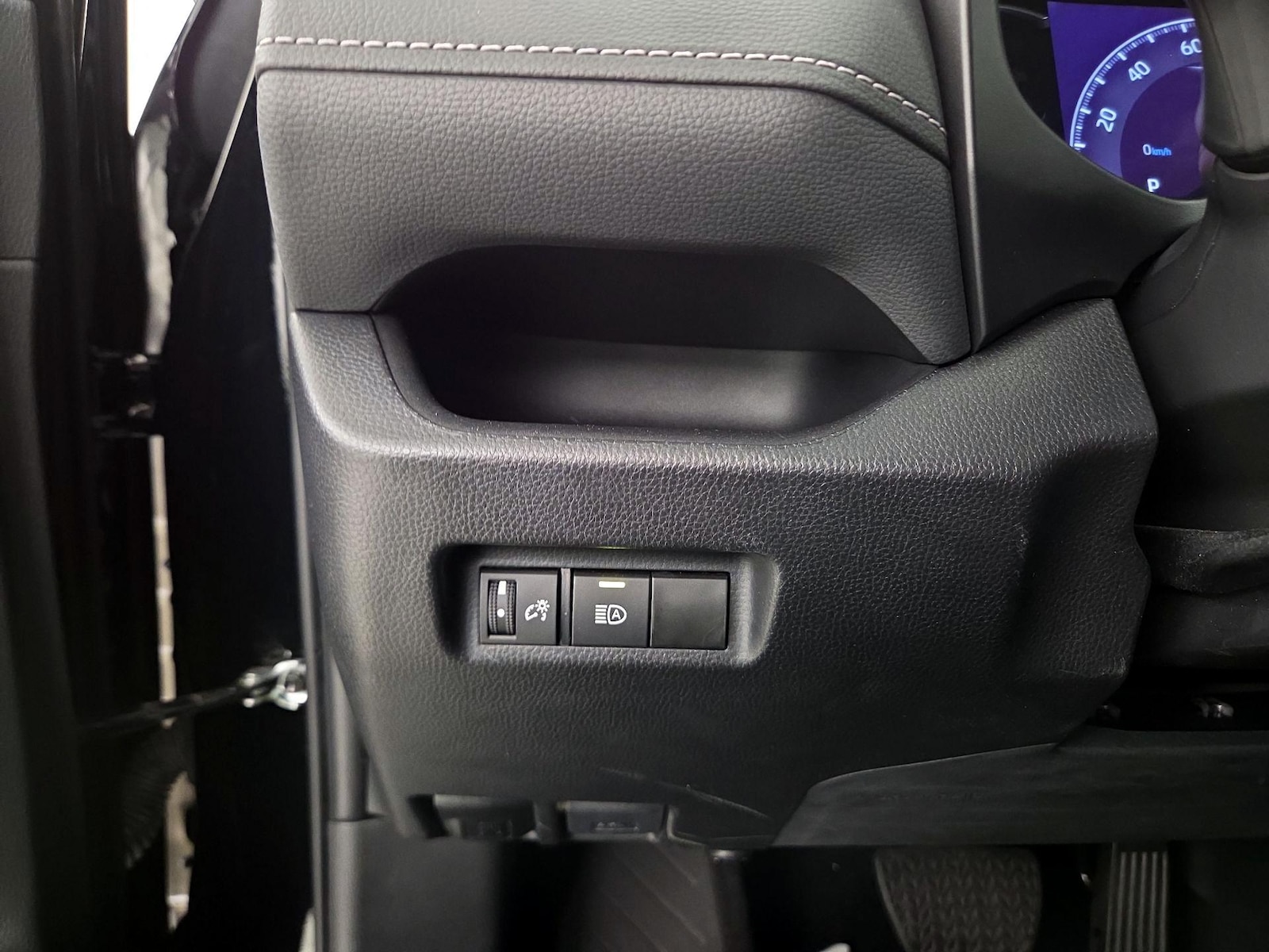 2024 Toyota RAV4 LE - Photo 14