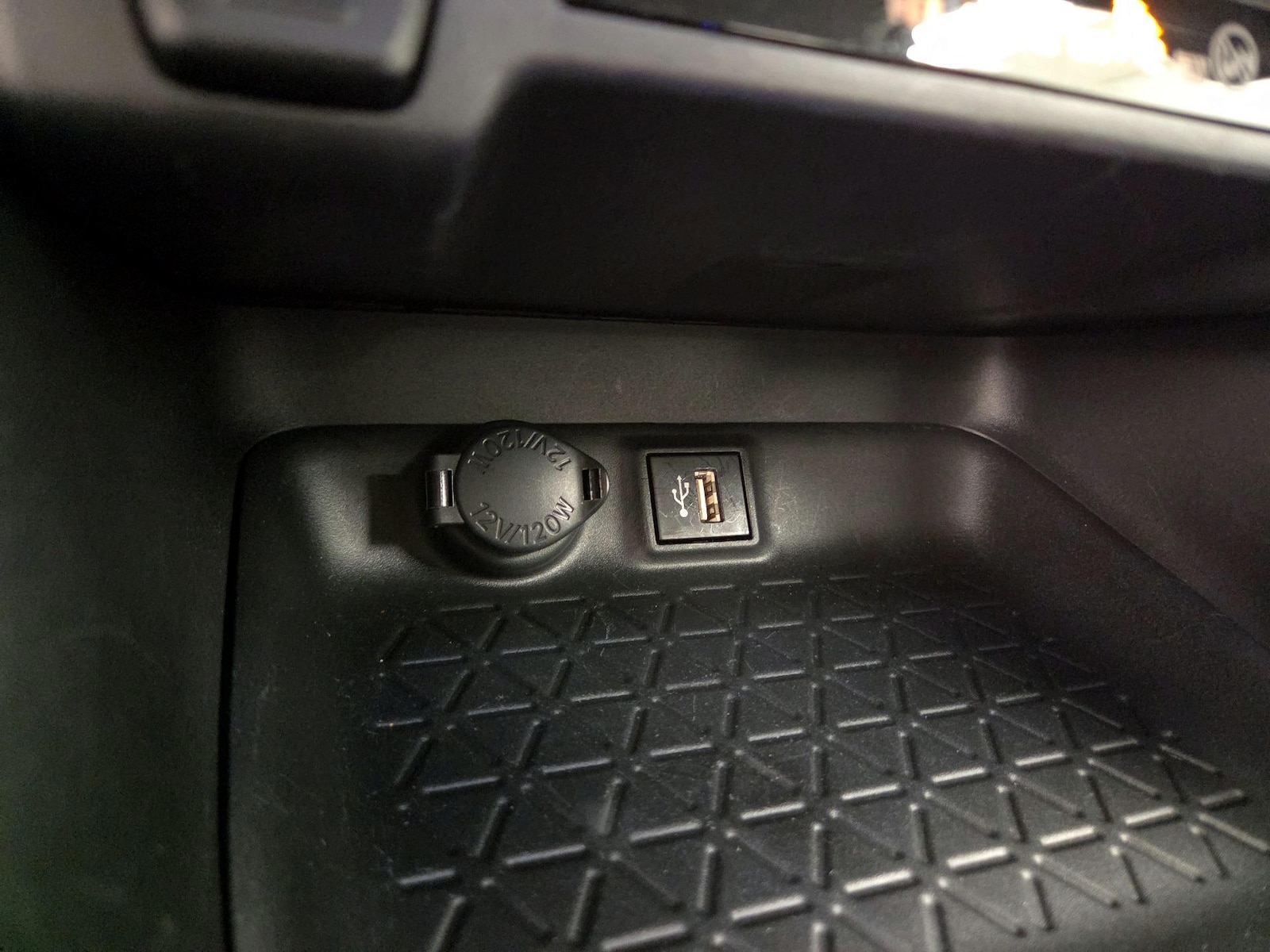 2024 Toyota RAV4 LE - Photo 19