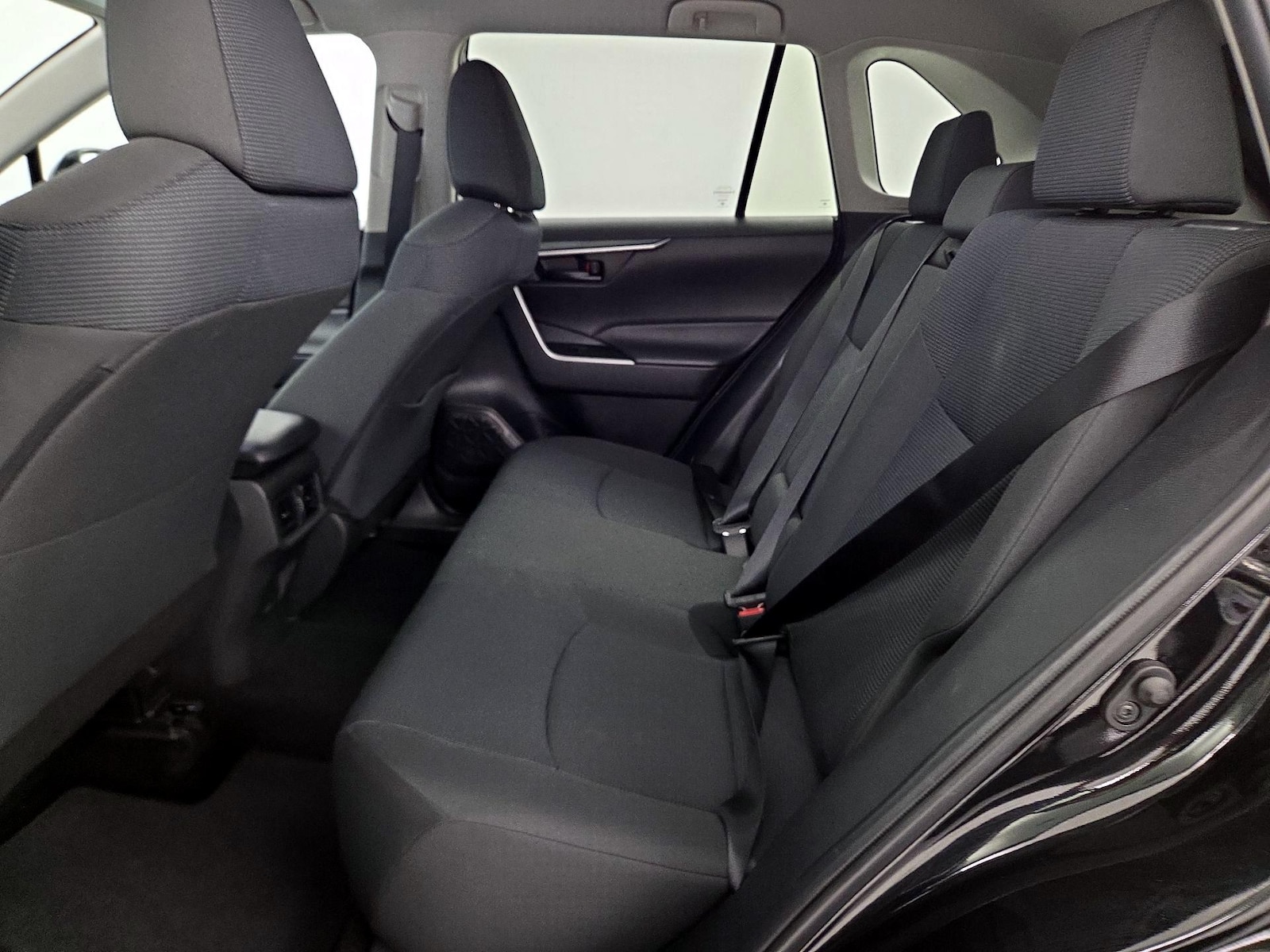 2024 Toyota RAV4 LE - Photo 20
