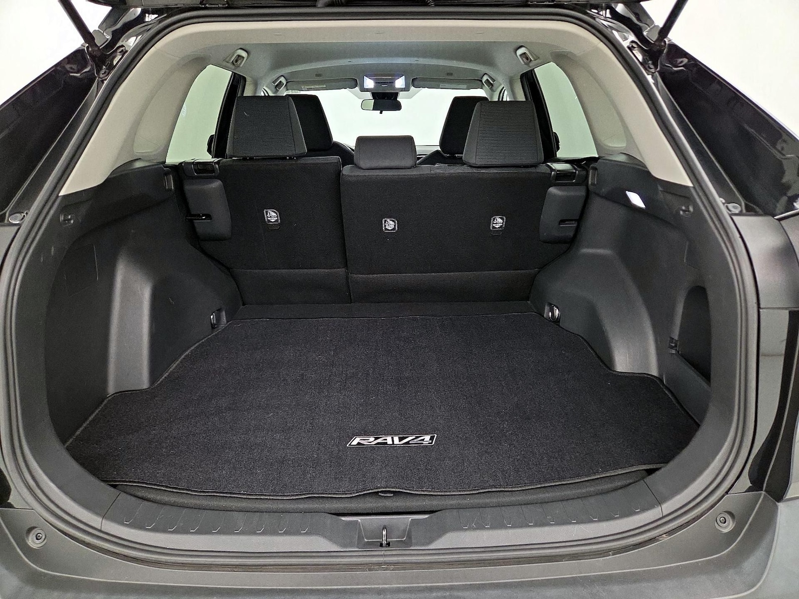 2024 Toyota RAV4 LE - Photo 21