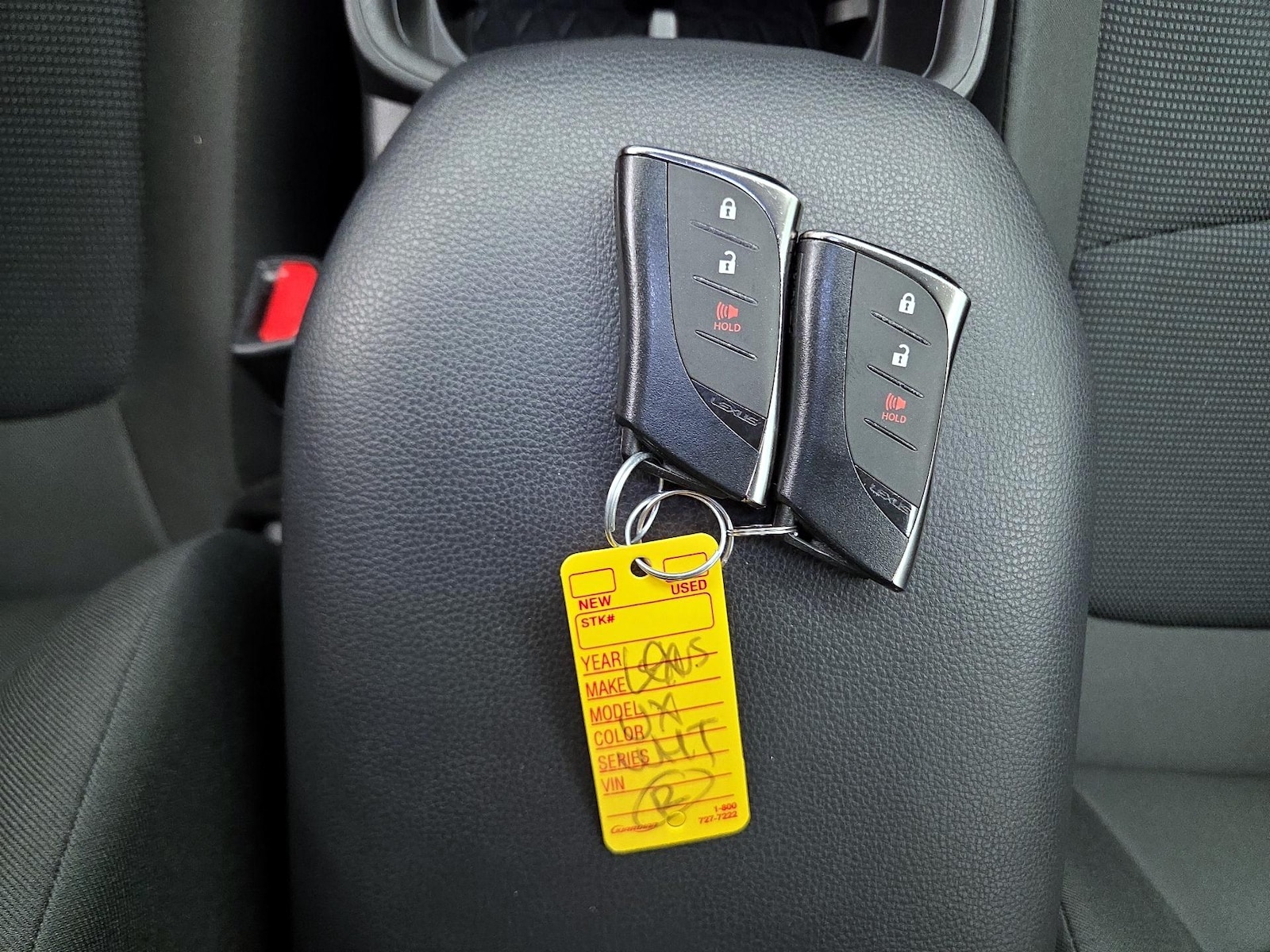 2024 Toyota RAV4 LE - Photo 23