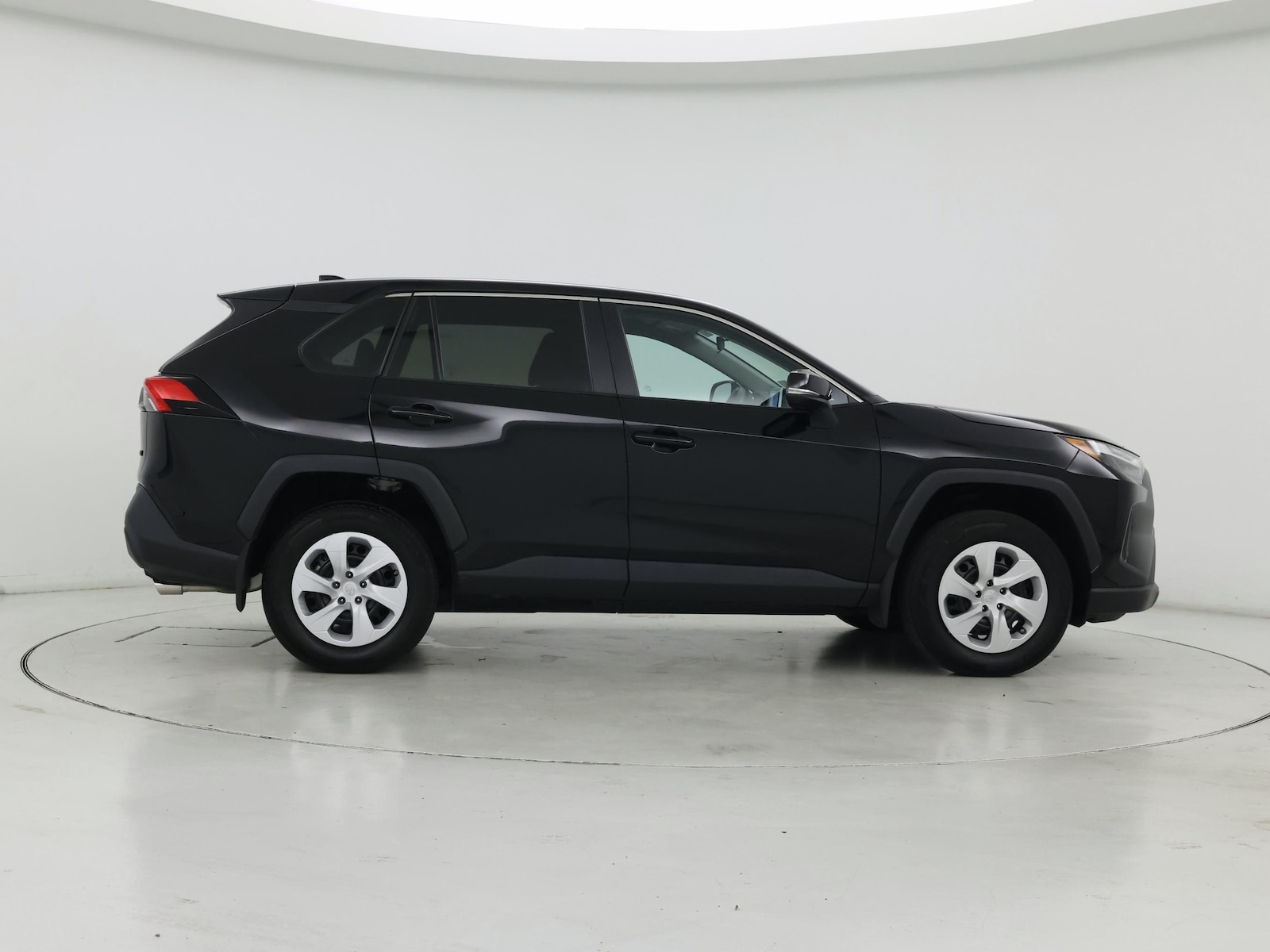 2024 Toyota RAV4 LE - Photo 8