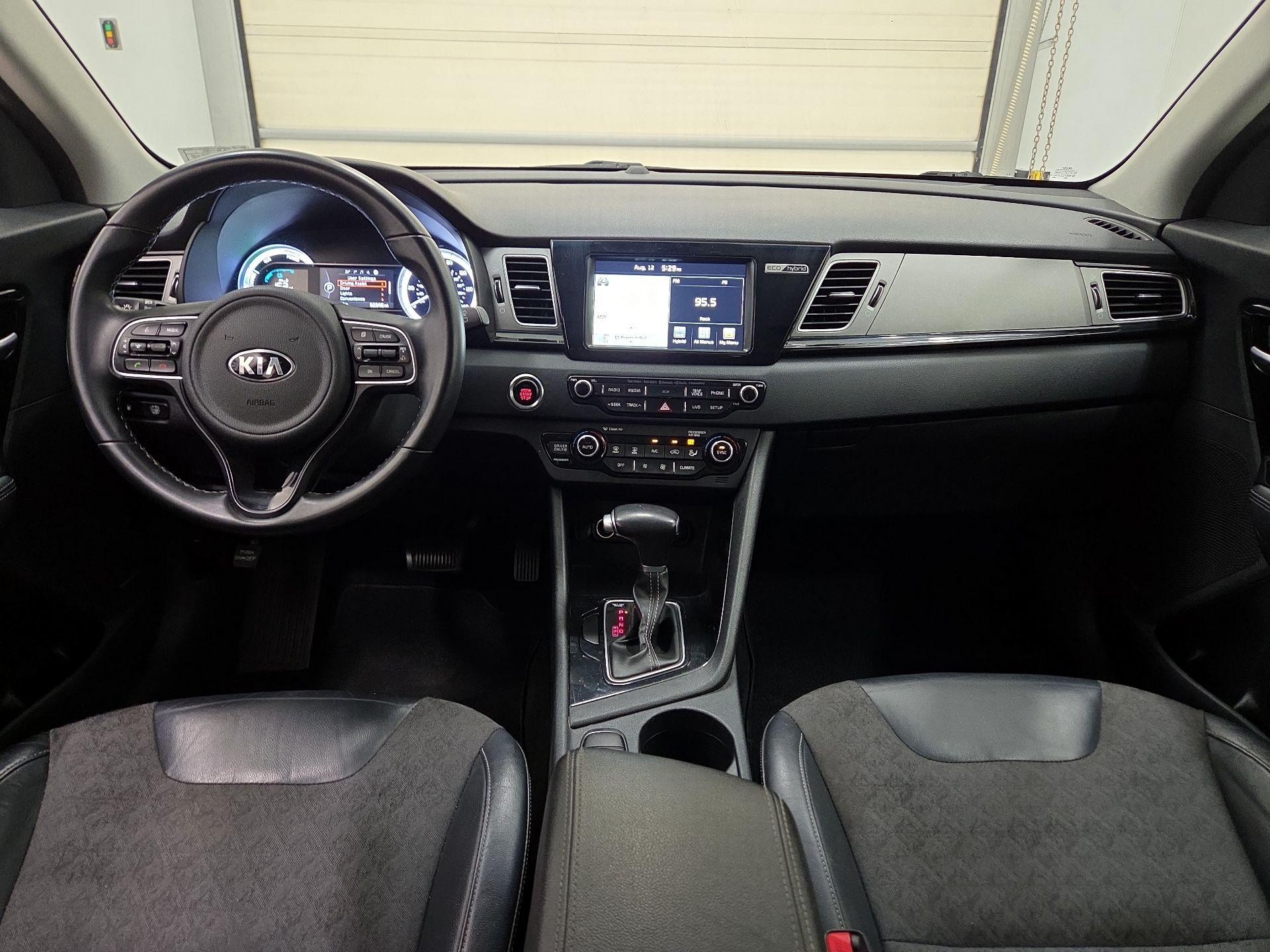Thumbnail: 2017 Kia Niro - 9