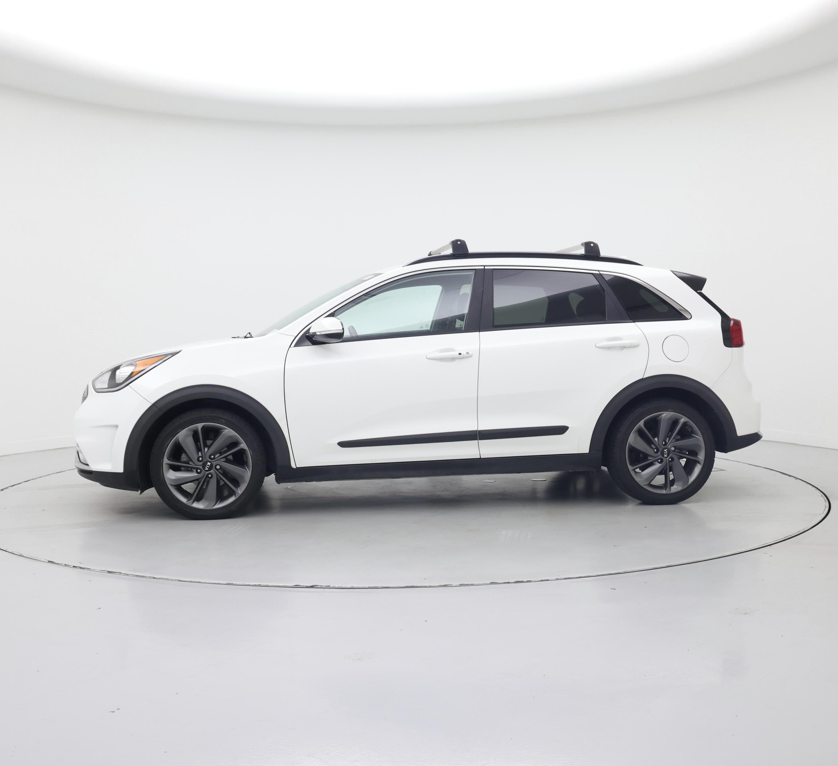 Thumbnail: 2017 Kia Niro - 3