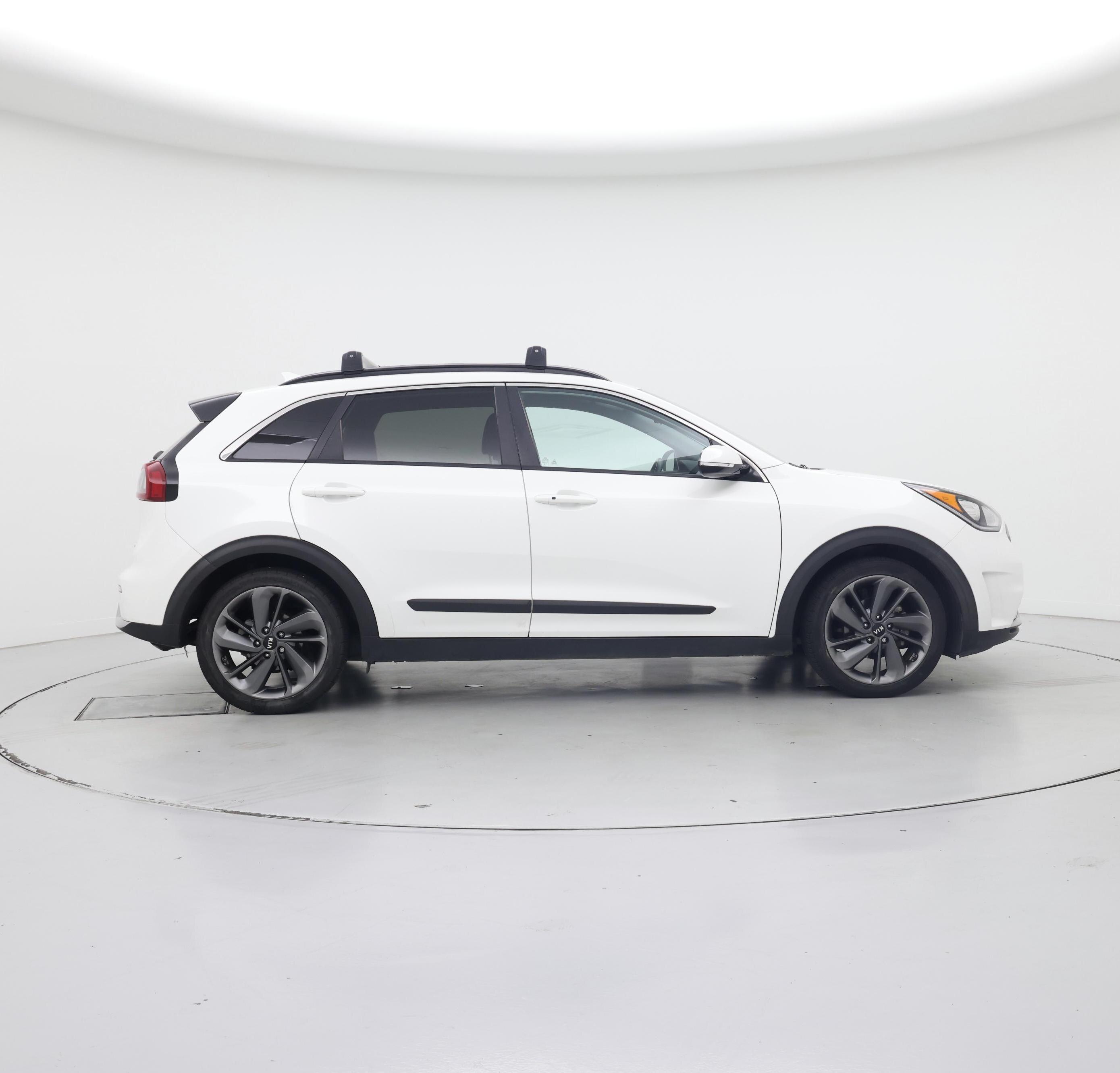 Thumbnail: 2017 Kia Niro - 7